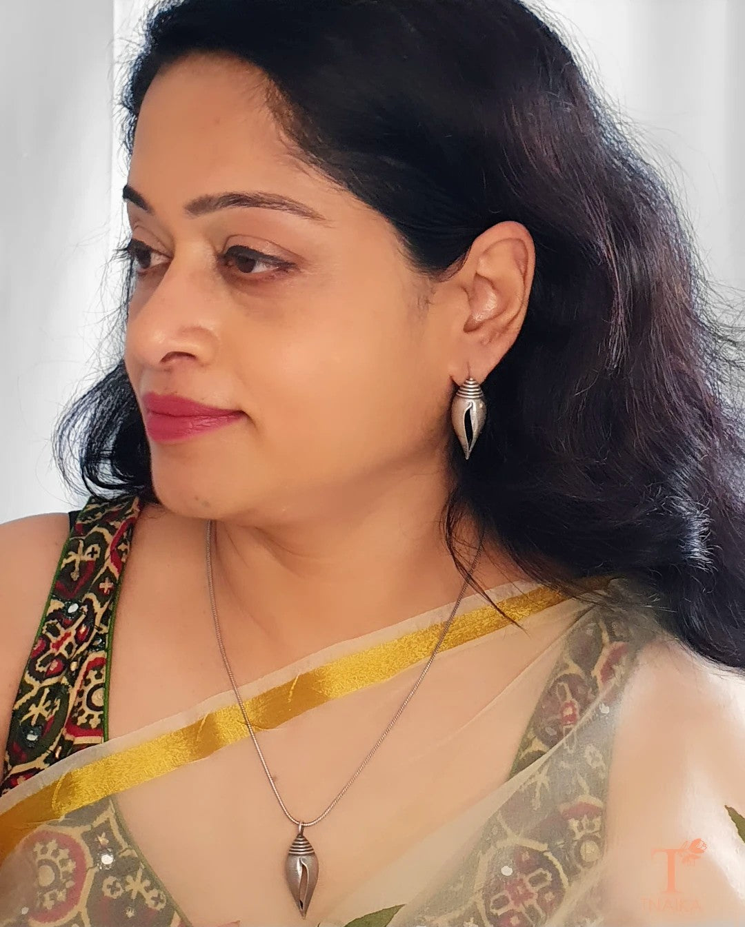 contemporary jewelry modern jewelry designer jewelry minimalist jewelry statement jewelry recycled metal jewelry geometric jewelry concrete jewelry resin jewelry asymmetrical earrings geometric necklaces stacked rings multistrand bracelets where to buy unique contemporary jewelry online contemporary jewelry for everyday wear affordable contemporary jewelry brands