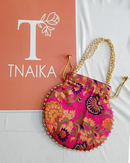 trending bags Trending purses 2024 Latest fashion purses New style handbags Must-have purses Popular purses this season Designer handbags trend Celebrity favorite purses Chic purses for women Fashion-forward handbags Eco-friendly trendy purses Luxury purses trend