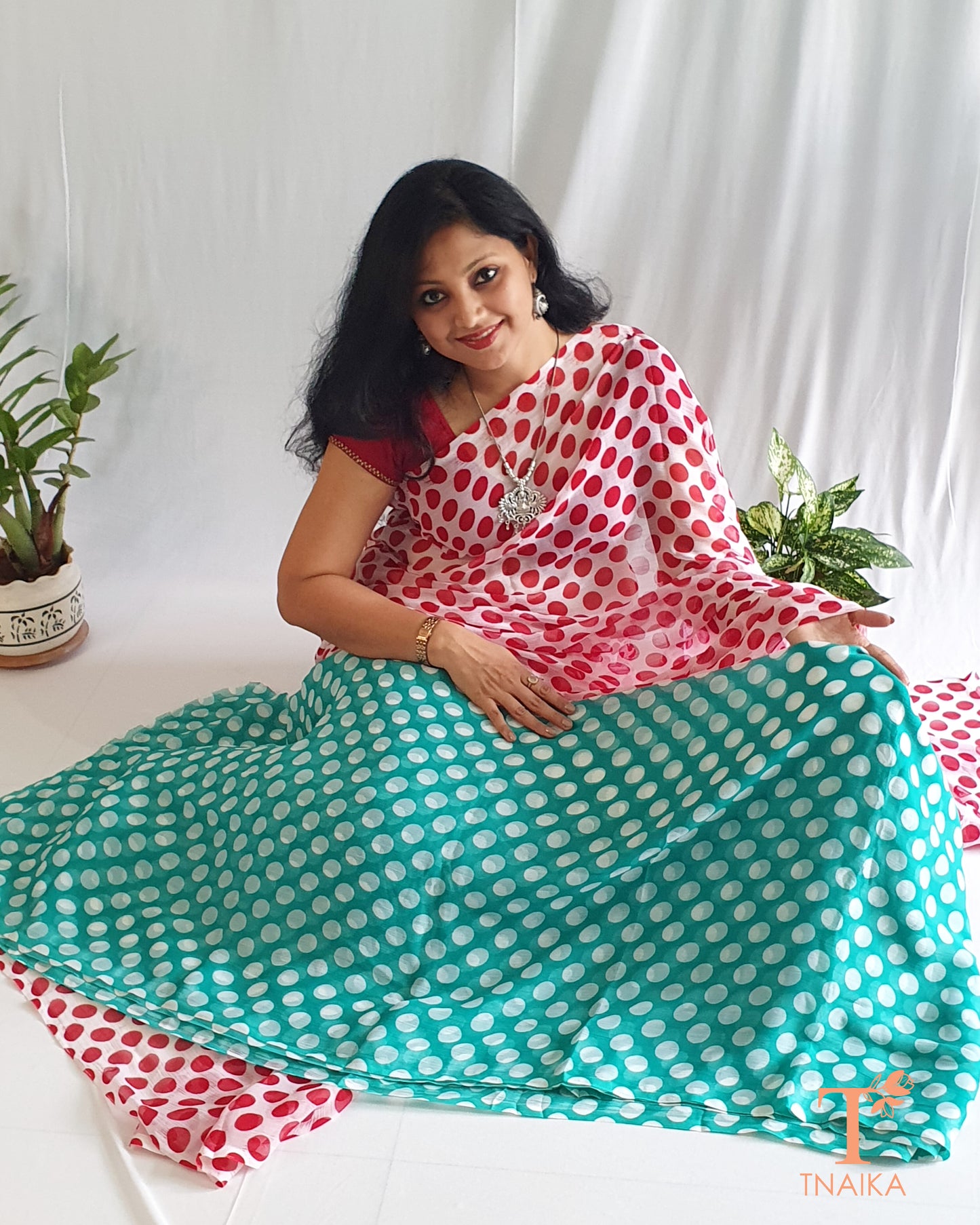 zubeidaa saree karishma kapoor saree polka dot saree