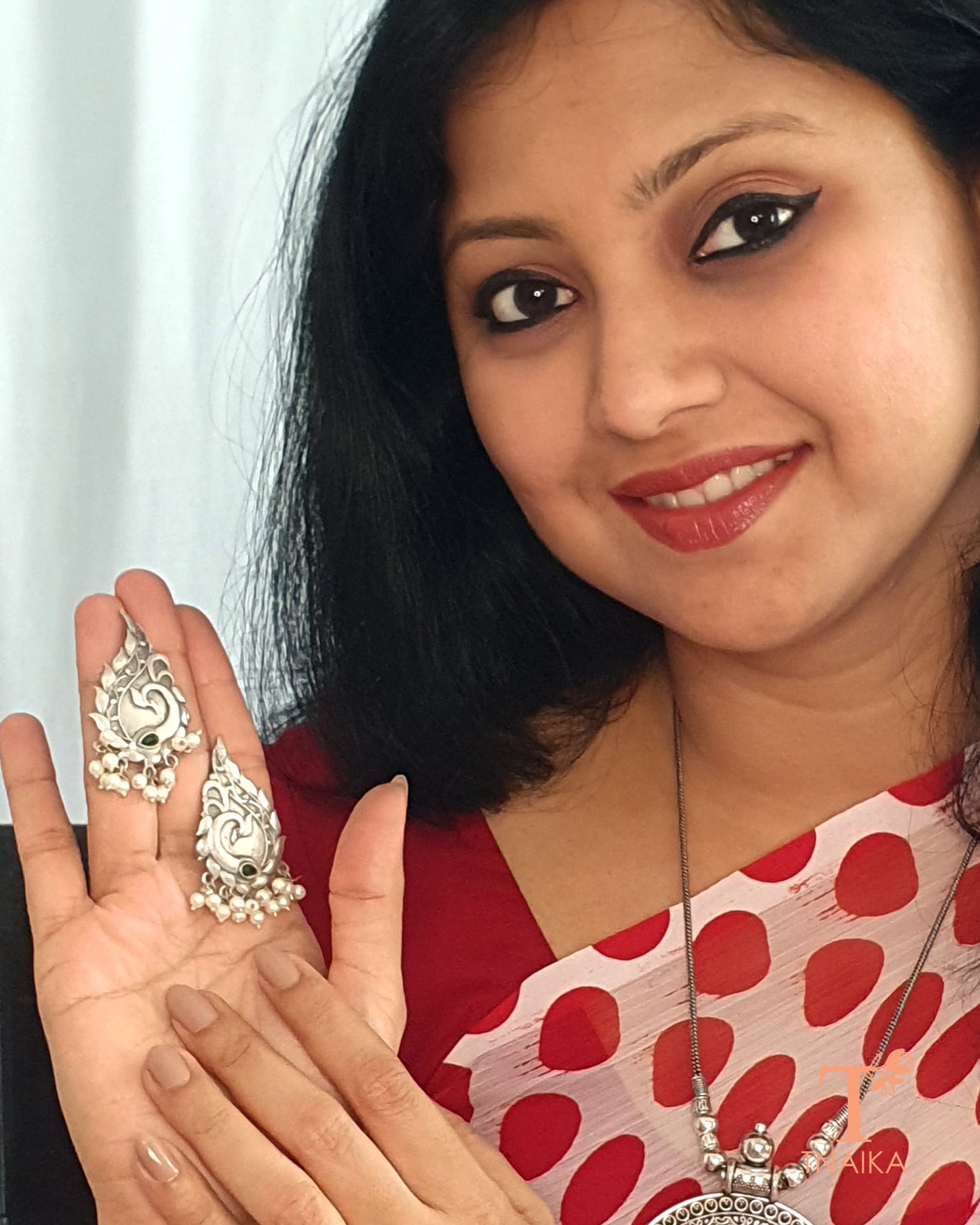 contemporary jewelry modern jewelry designer jewelry minimalist jewelry statement jewelry recycled metal jewelry geometric jewelry concrete jewelry resin jewelry asymmetrical earrings geometric necklaces stacked rings multistrand bracelets where to buy unique contemporary jewelry online contemporary jewelry for everyday wear affordable contemporary jewelry brands