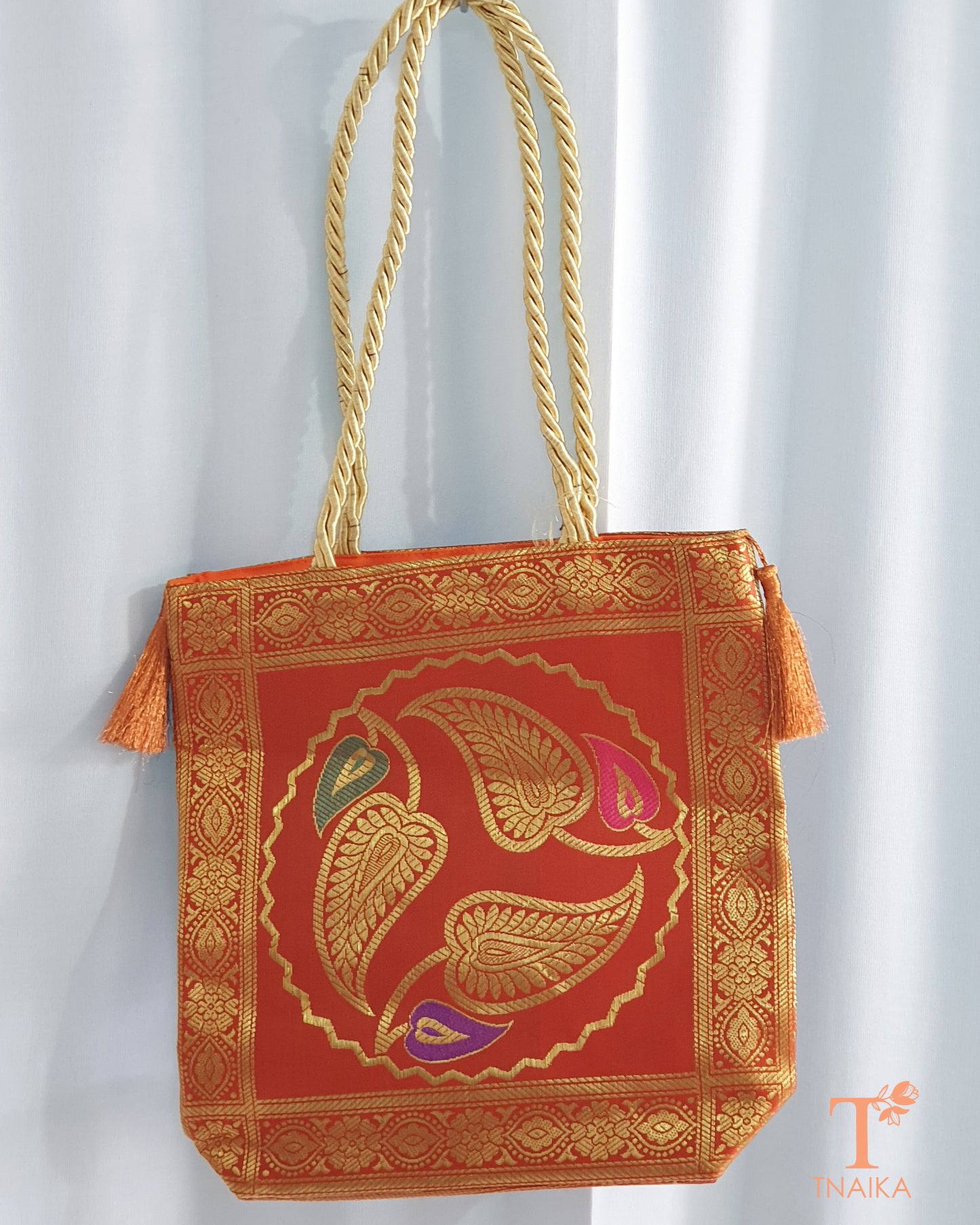 Cotton saree storage bags Saree storage bag with window Waterproof saree storage bags Saree storage ideas Designer saree storage bags Non-woven saree storage bags Saree storage bags online Transparent saree storage bags Luxury saree storage bags Saree storage bags for travel Saree storage bags for wardrobe