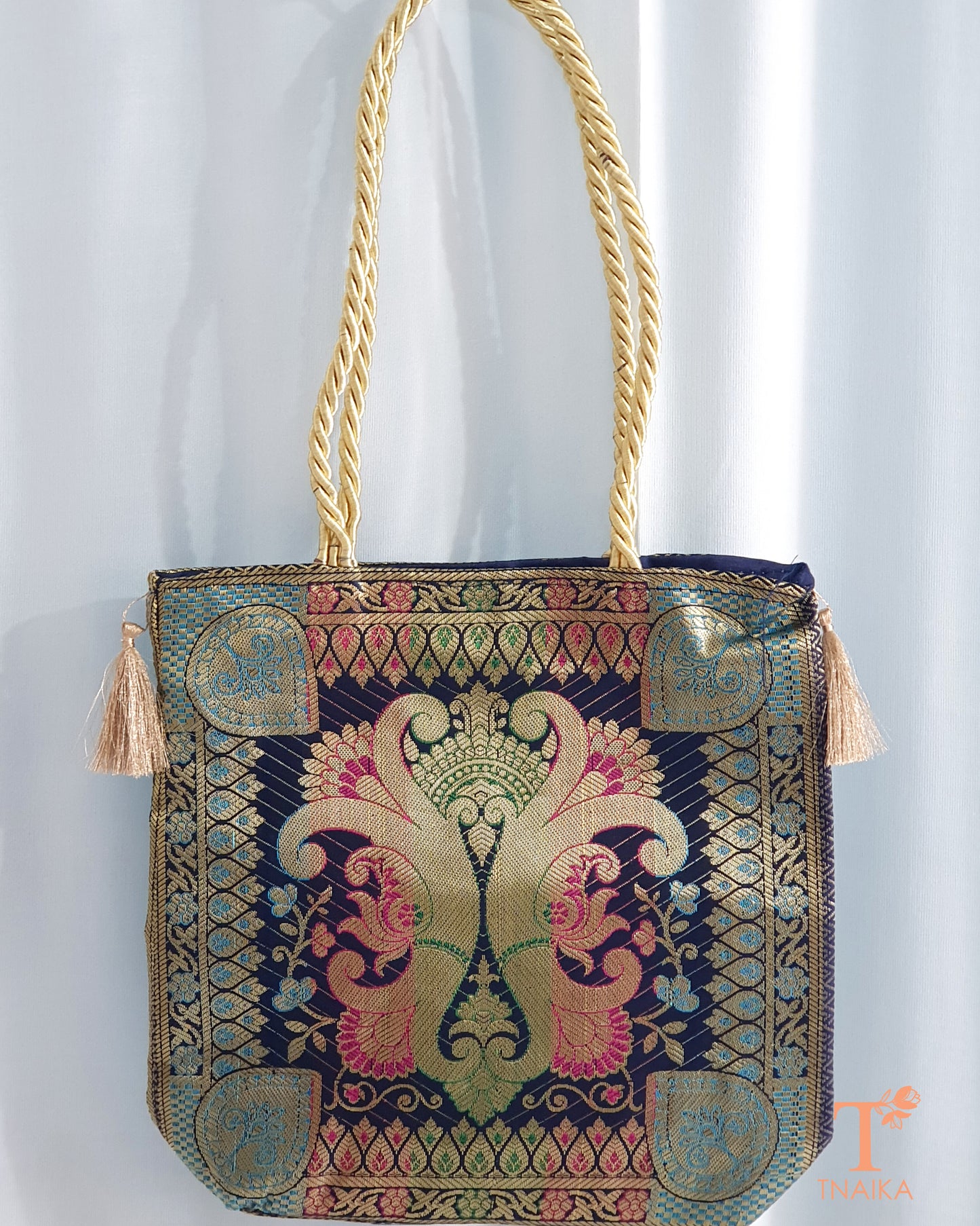 Saree storage bags Saree organizer bags Saree cover bags Saree storage solutions Saree preservation bags Silk saree storage bags Breathable saree bags Large saree storage bags Saree storage boxes Saree packing bags Anti-moth saree bags Saree storage bags with zipper