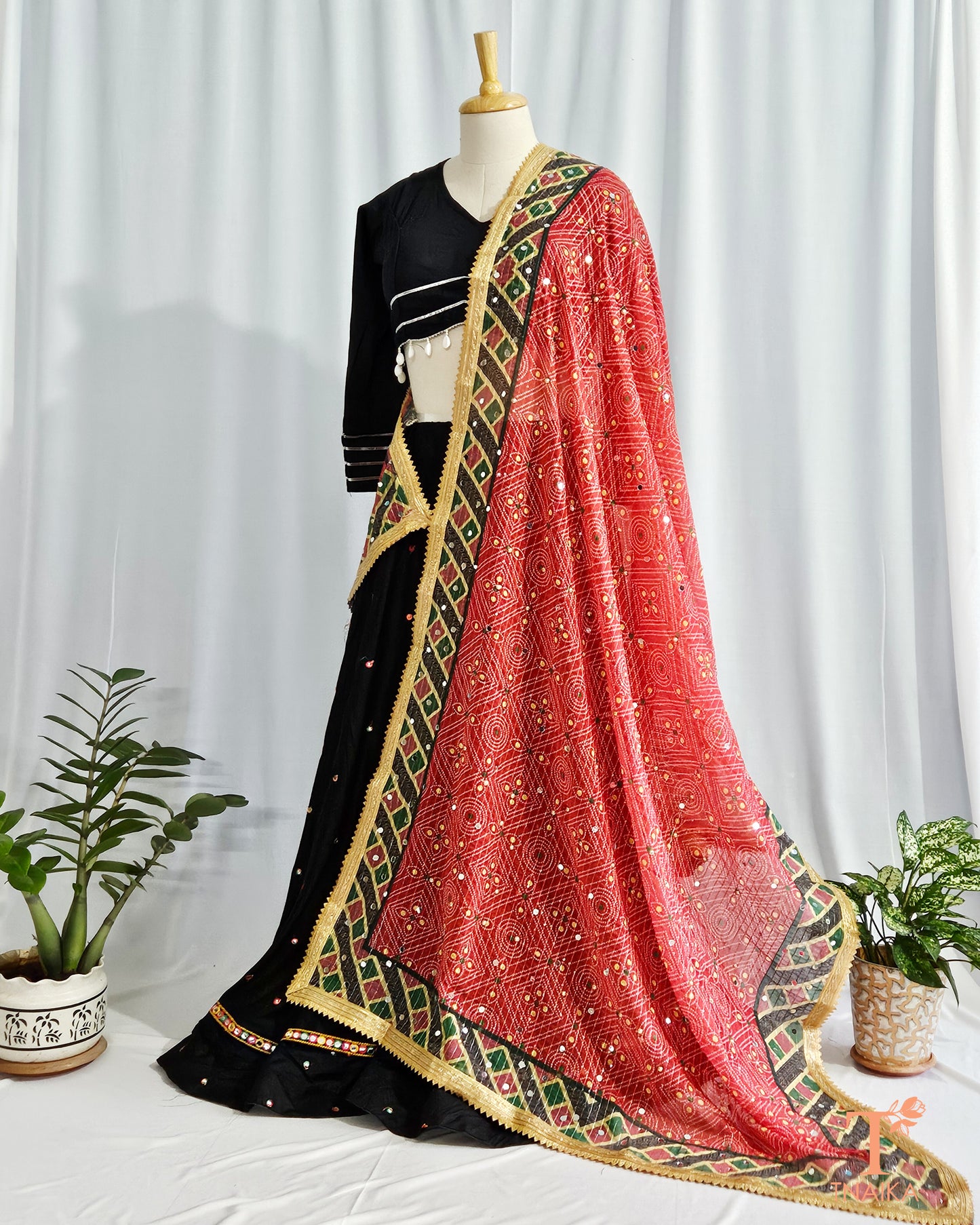 buy dupatta online indian dupatta designer dupatta printed dupatta embroidered dupatta chiffon dupatta silk dupatta festive wear dupatta party wear dupatta pakistani dupatta chikankari dupatta where to buy affordable dupattas online printed dupattas