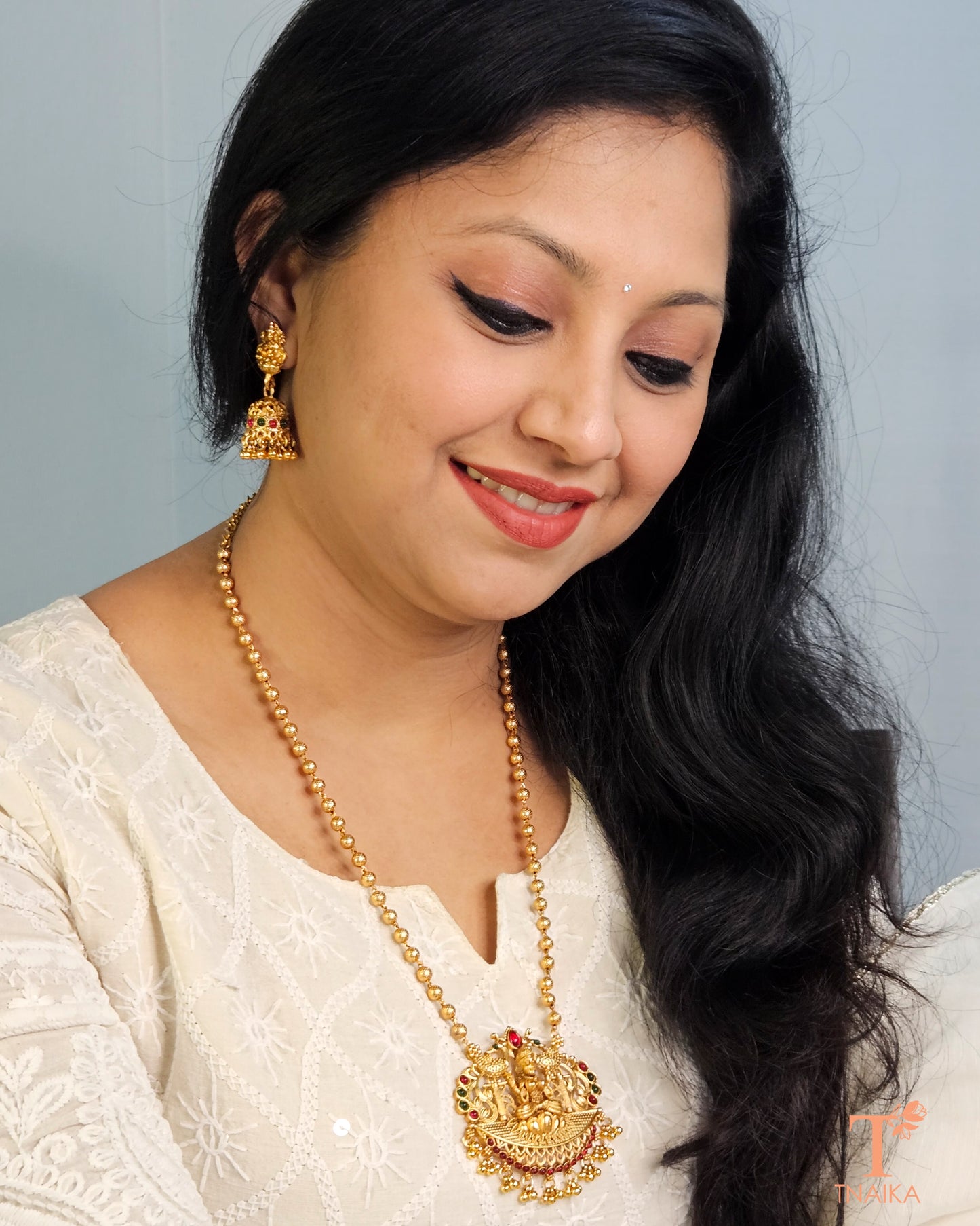 Heritage temple necklace set
Temple jewelry for saree
Regal temple necklace set
Handcrafted temple jewelry
Heavy temple necklace set
Temple motif gold necklace
Gold temple necklace for festivals
Temple jewelry with intricate detailing
Festival temple necklace set
Royal gold temple jewelry
Wedding temple jewelry set
Antique finish temple necklace
Gold temple set for brides
Statement temple necklace
Temple inspired gold jewelry vati magalsutra