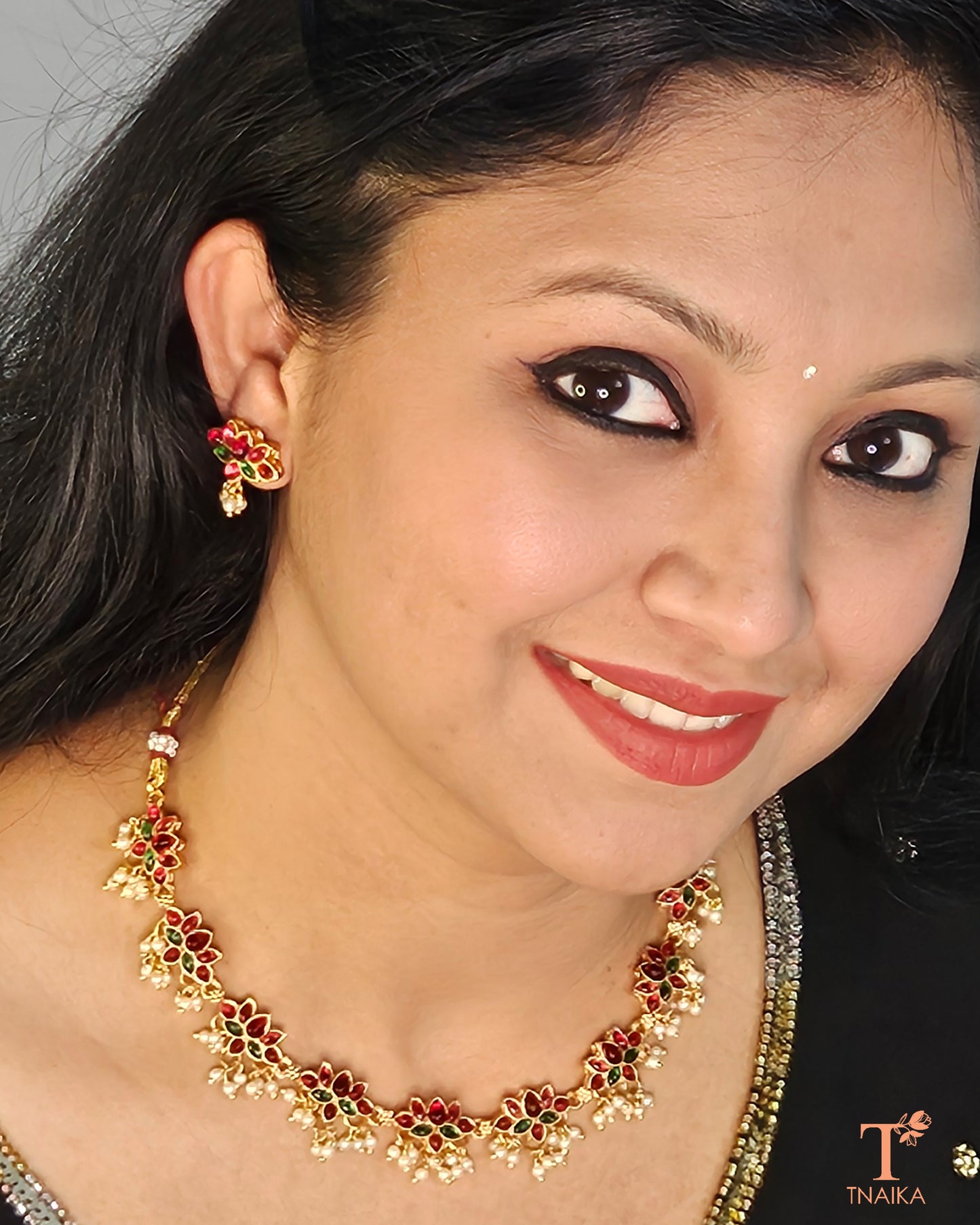 Temple jewelry stone choker set
Traditional temple jewelry set
South Indian temple choker
Antique gold bridal necklace
Stone-embellished temple jewelry
Wedding choker set
Temple jewelry choker for women
Traditional stone necklace set
