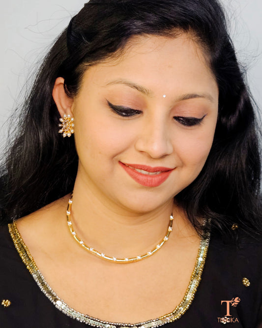 Hasali choker set, gold choker jewelry, traditional Hasali necklace, rhinestone choker set, Indian wedding jewelry, ethnic choker set, festive jewelry Hasali choker set
Gold Hasali necklace
Rhinestone choker jewelry
Traditional gold choker
Ethnic choker set
Indian wedding jewelry
Festive jewelry set
Gold-plated choker