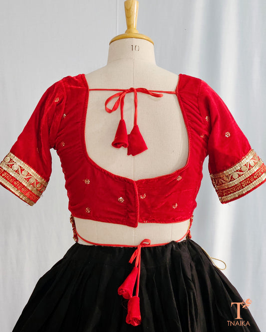 Statement blouse for saree
Festive blouse with embroidery
Velvet blouse online shopping
Bollywood style blouse
Heavy work blouse for saree
Fancy velvet blouse
Custom velvet blouse
Women’s ethnic wear
Padded velvet blouse
Saree blouse with belt
Velvet crop top for saree
Maroon velvet blouse
Black velvet blouse design
Designer blouse online
Blouse for wedding saree
Saree blouse designs 2025
Unique blouse styles
Indian fashion blouse
Saree styling ideas
Velvet blouse latest design