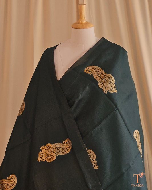 Elegant silk saree
Soft silk saree
Semi silk saree online
Bottle green silk saree
Banarasi silk alternative
Saree for puja
Party wear silk saree
Trendy silk sarees
Wedding guest saree
Lightweight saree for women
Saree with traditional weave
Green saree for wedding
Rich pallu silk saree
Indian silk saree
Handwoven style saree