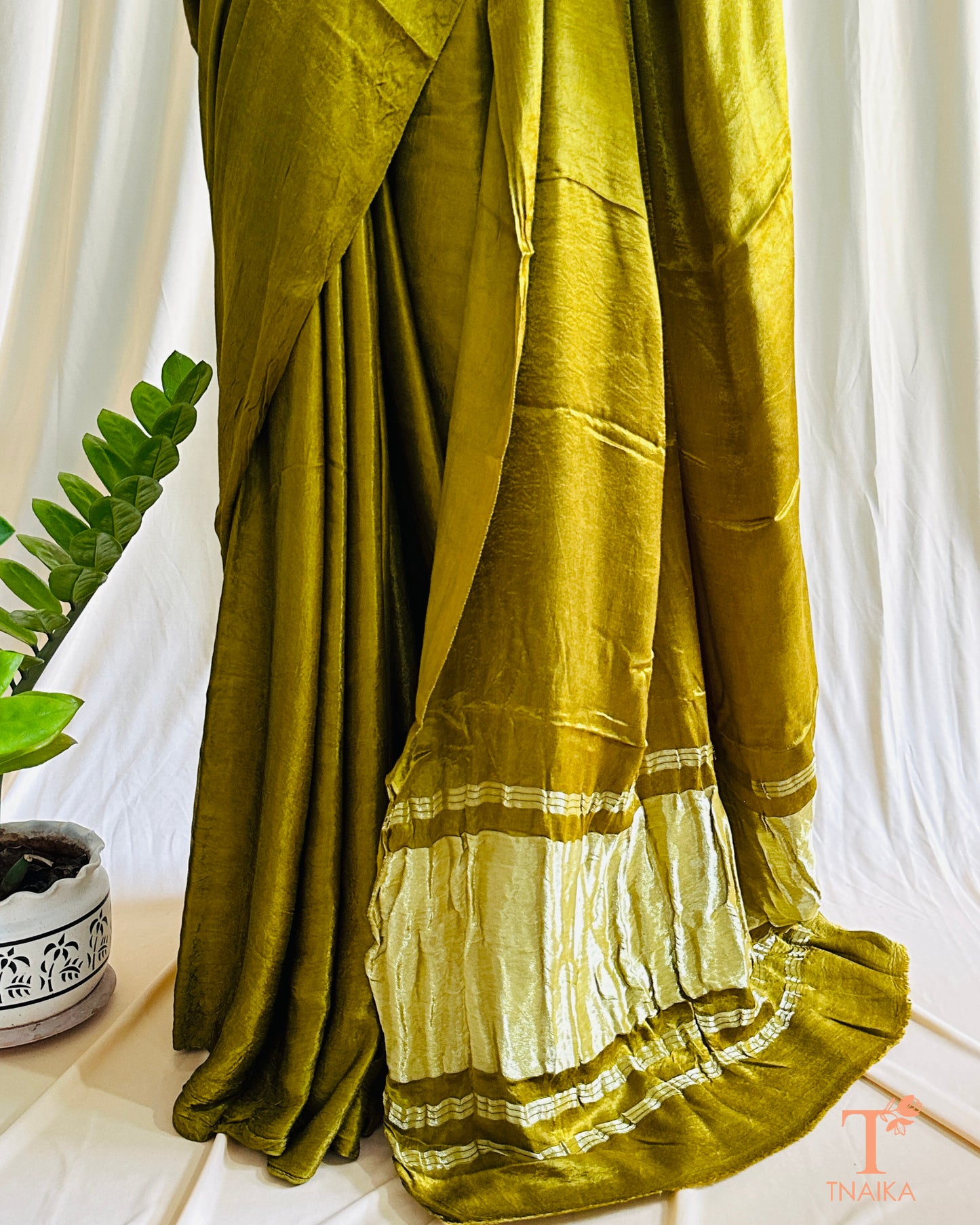 Mandovi Plain Modal Silk Saree - Mehendi Green
