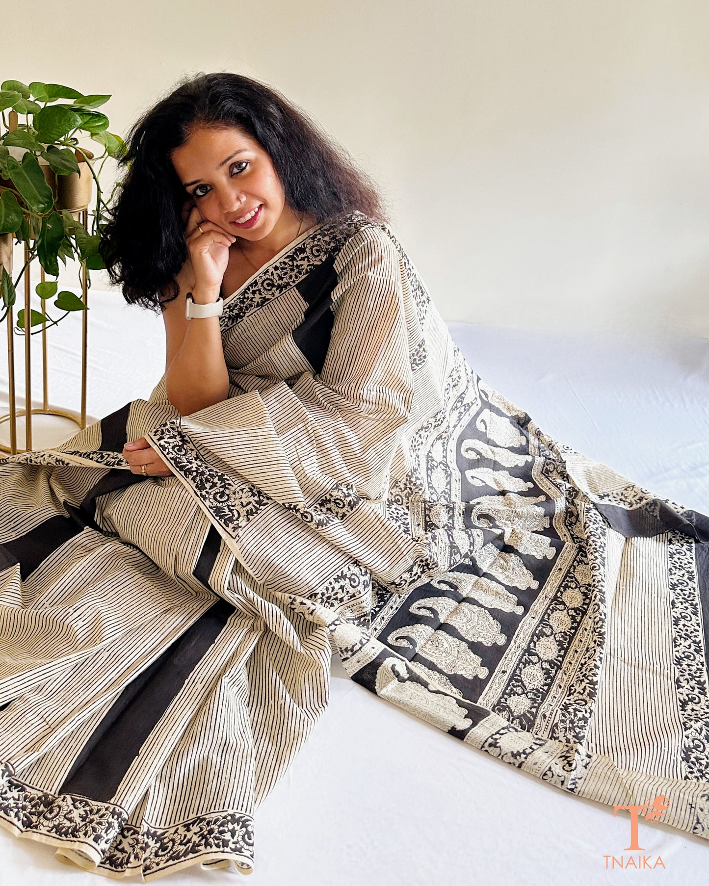 handcrafted cotton saree with black paisley motifs