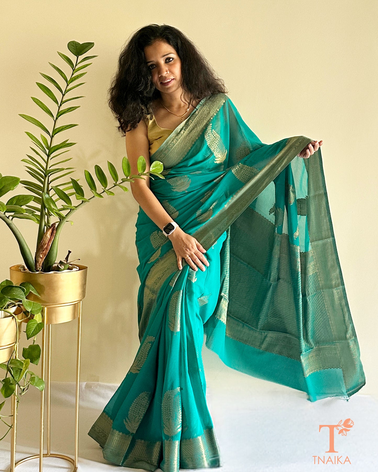 elegant chiffon saree with ready blouse Tnaika