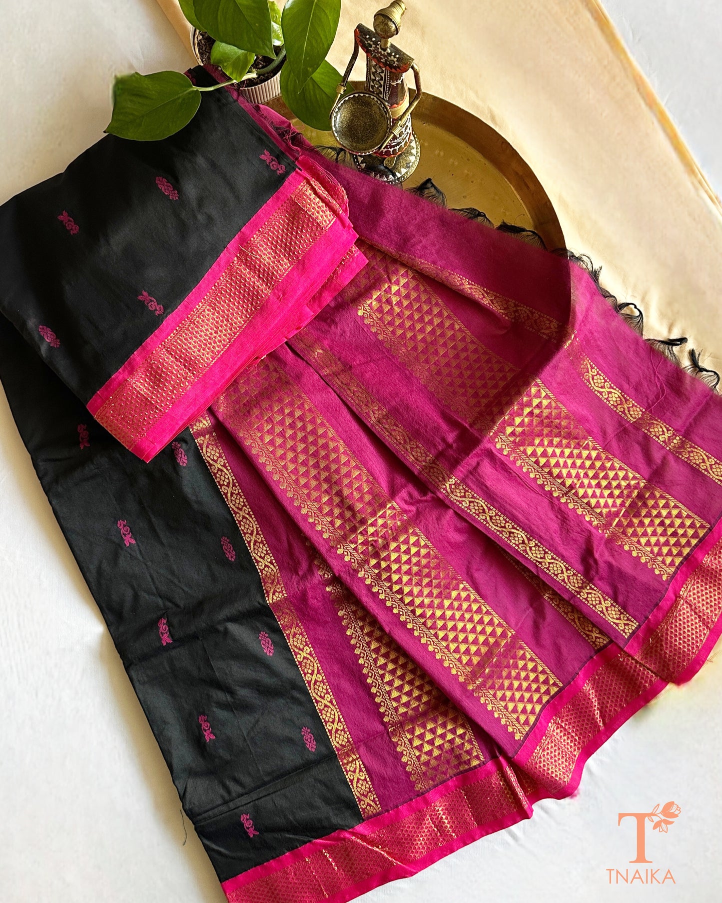 Soft cotton saree featuring traditional woven border and tassels