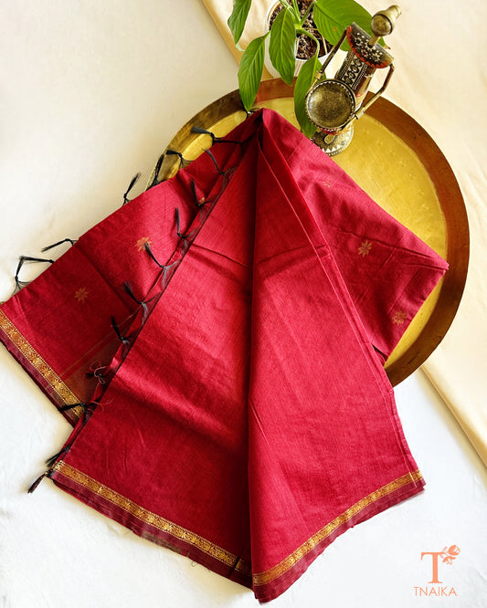 Lightweight cotton silk saree featuring traditional Maheshwari weave