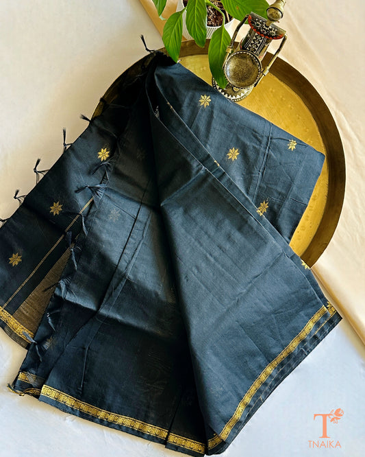 Lightweight cotton silk saree featuring traditional Maheshwari