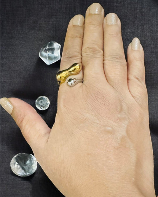 dual-tone adjustable ring, stainless steel ring, anti-tarnish ring, waterproof ring, minimalist adjustable ring, everyday wear ring, durable jewelry, two-tone ring, trendy stackable ring, modern open ring Anti tarnish jewelry
Tarnish resistant jewelry
Waterproof jewelry
Hypoallergenic jewelry
Non tarnish necklace
Anti tarnish rings
Durable jewelry for everyday wear
Sweatproof jewelry
Gold plated anti tarnish jewelry
Stainless steel jewelry
Long-lasting jewelry
Minimalist tarnish-free jewelry