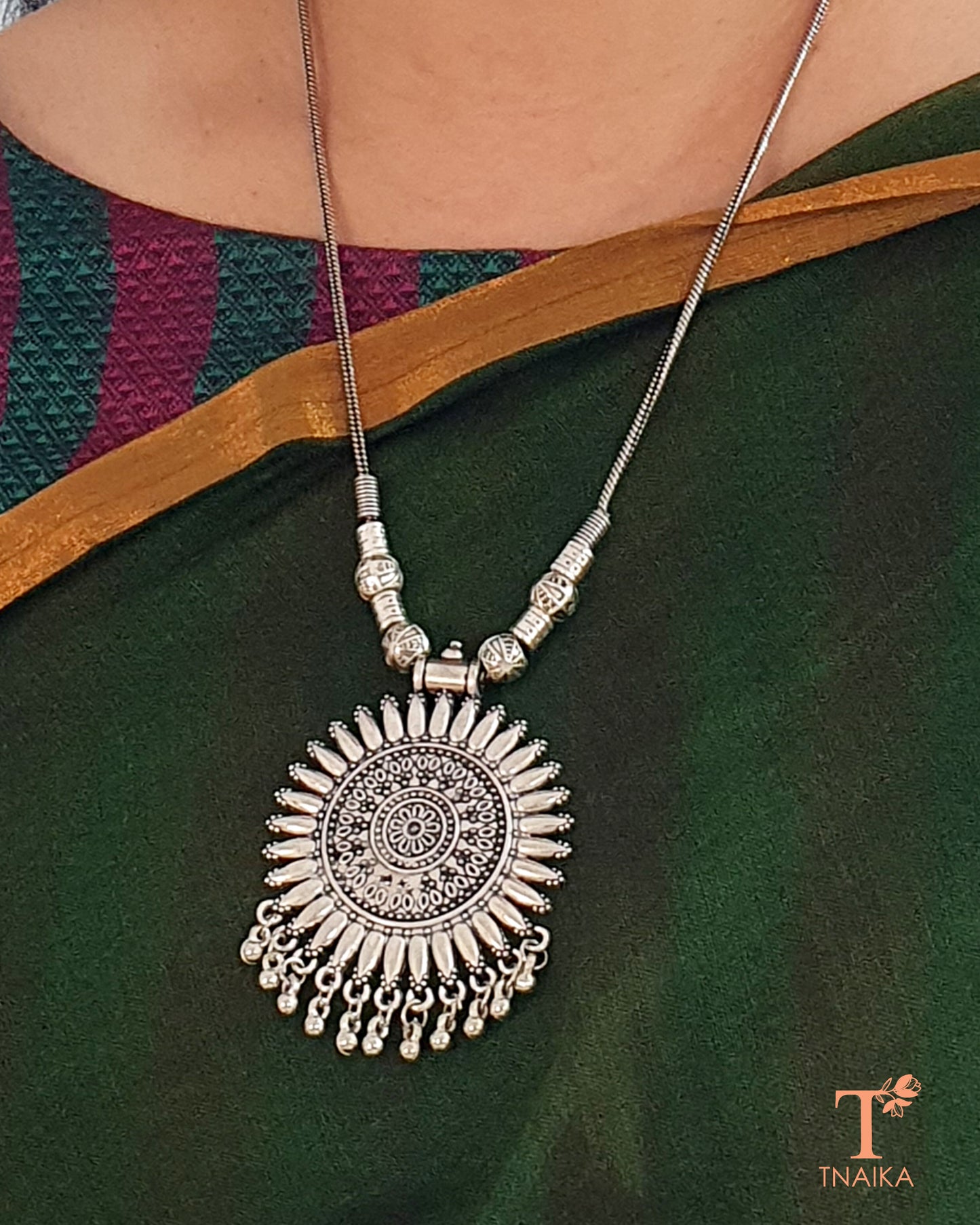 trending jewelry popular jewelry styles must-have jewelry pieces statement jewelry trends celebrity jewelry looks runway jewelry trends latest oxidised jewelry latest collection of artificial jewelry near me latest fashion jewelry jewelry store near me artificial jewelry store near me