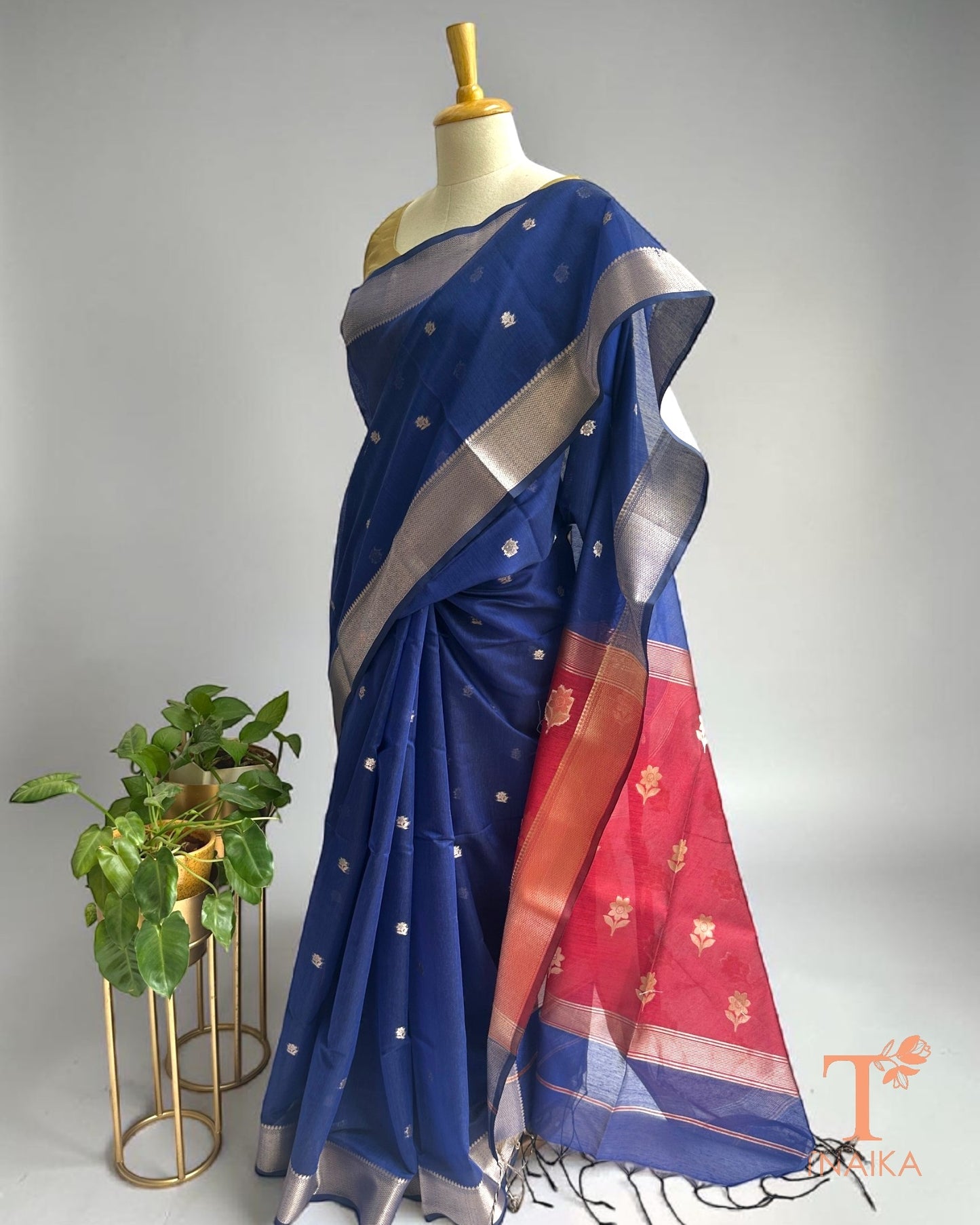 Lightweight Maheshwari cotton saree with woven zari motifs