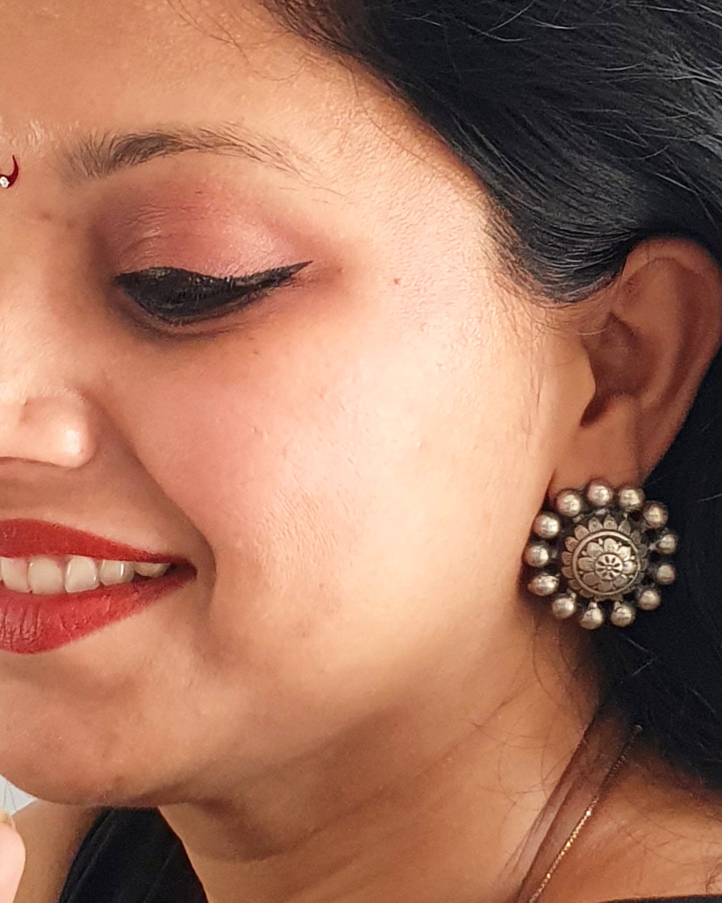 Enhance your jewelry collection with our beautiful jhumki earrings. Available in both traditional and contemporary designs, these earrings are perfect for adding grace to any outfit. Whether it's for a festival or daily wear, jhumkis are a must-have accessory. 