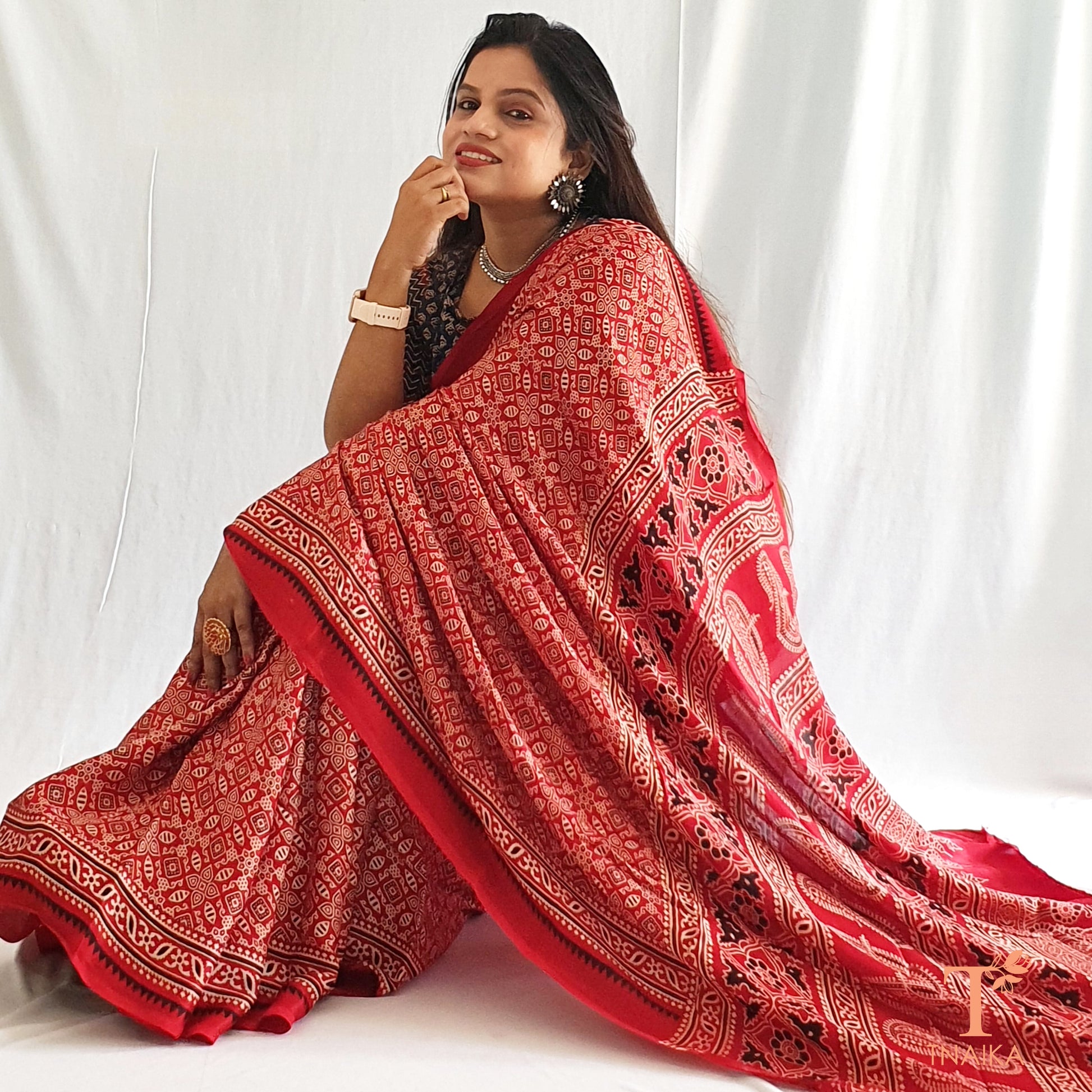 buy red saree online red sarees for women red wedding saree red party wear saree elegant red saree designer red saree red silk saree red cotton saree red saree with golden border affordable red saree red saree collection red jamdani saree red tissue saree best lightweight red saree red saree collection near me