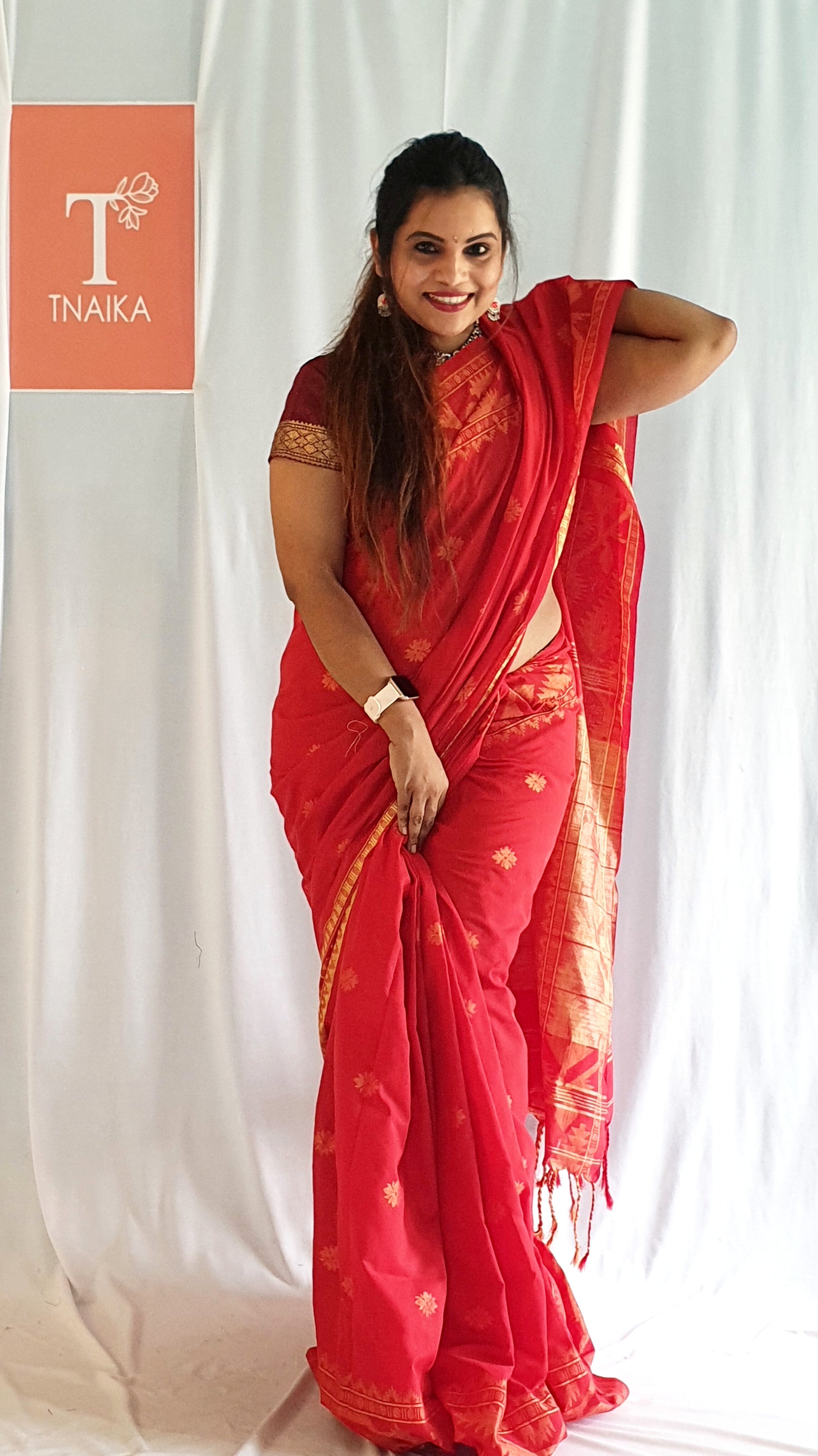 buy red saree online red sarees for women red wedding saree red party wear saree elegant red saree designer red saree red silk saree red cotton saree red saree with golden border affordable red saree red saree collection red jamdani saree red tissue saree best lightweight red saree red saree collection near me