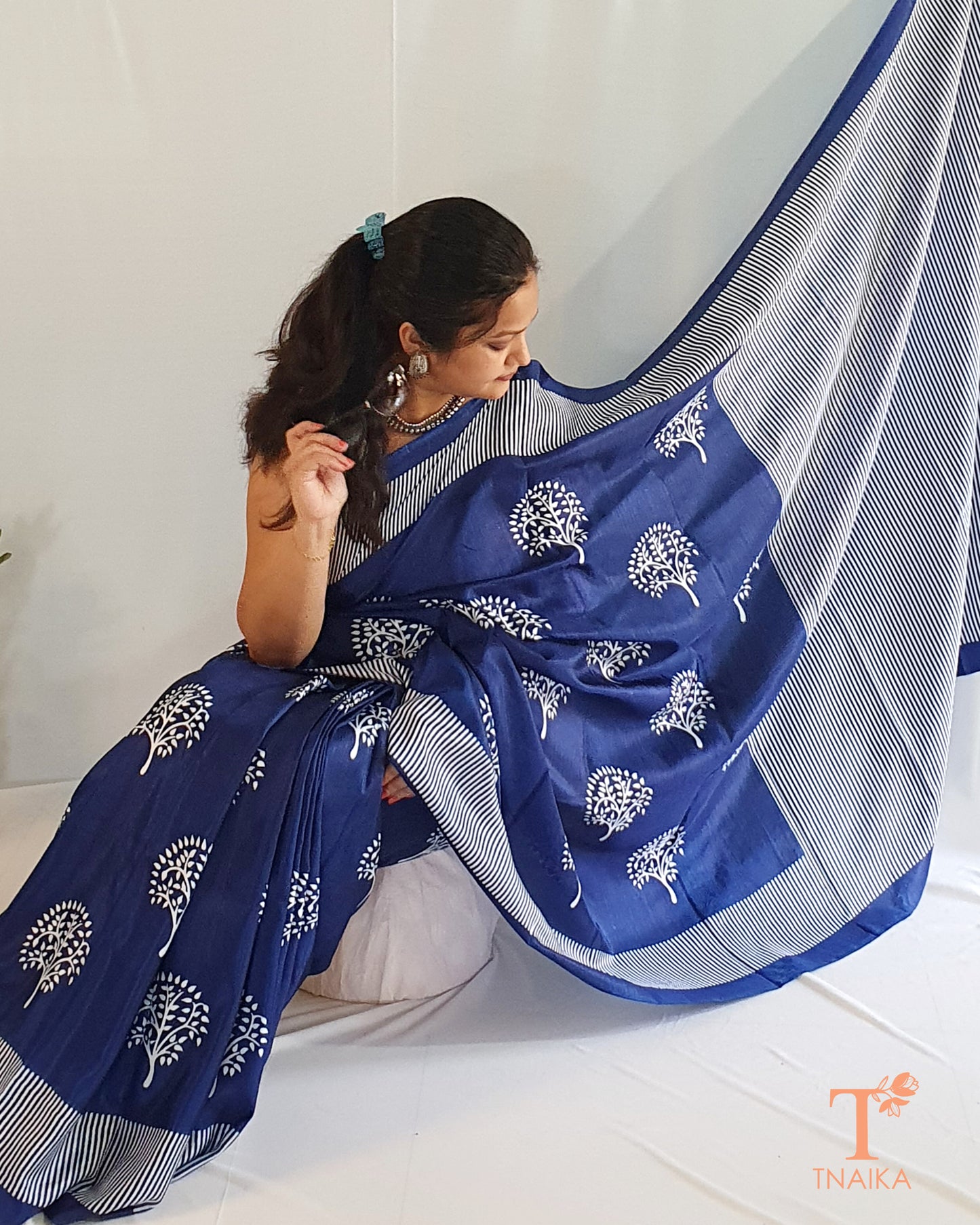 blue saree buy blue saree online blue saree designs types of blue sarees royal blue silk saree navy blue cotton saree light blue Banarasi saree blue saree with blouse design blue saree for wedding blue saree for party blue saree online India blue saree for sale near me blue georgette saree blue chiffon saree blue cotton saree blue jamdani sarees