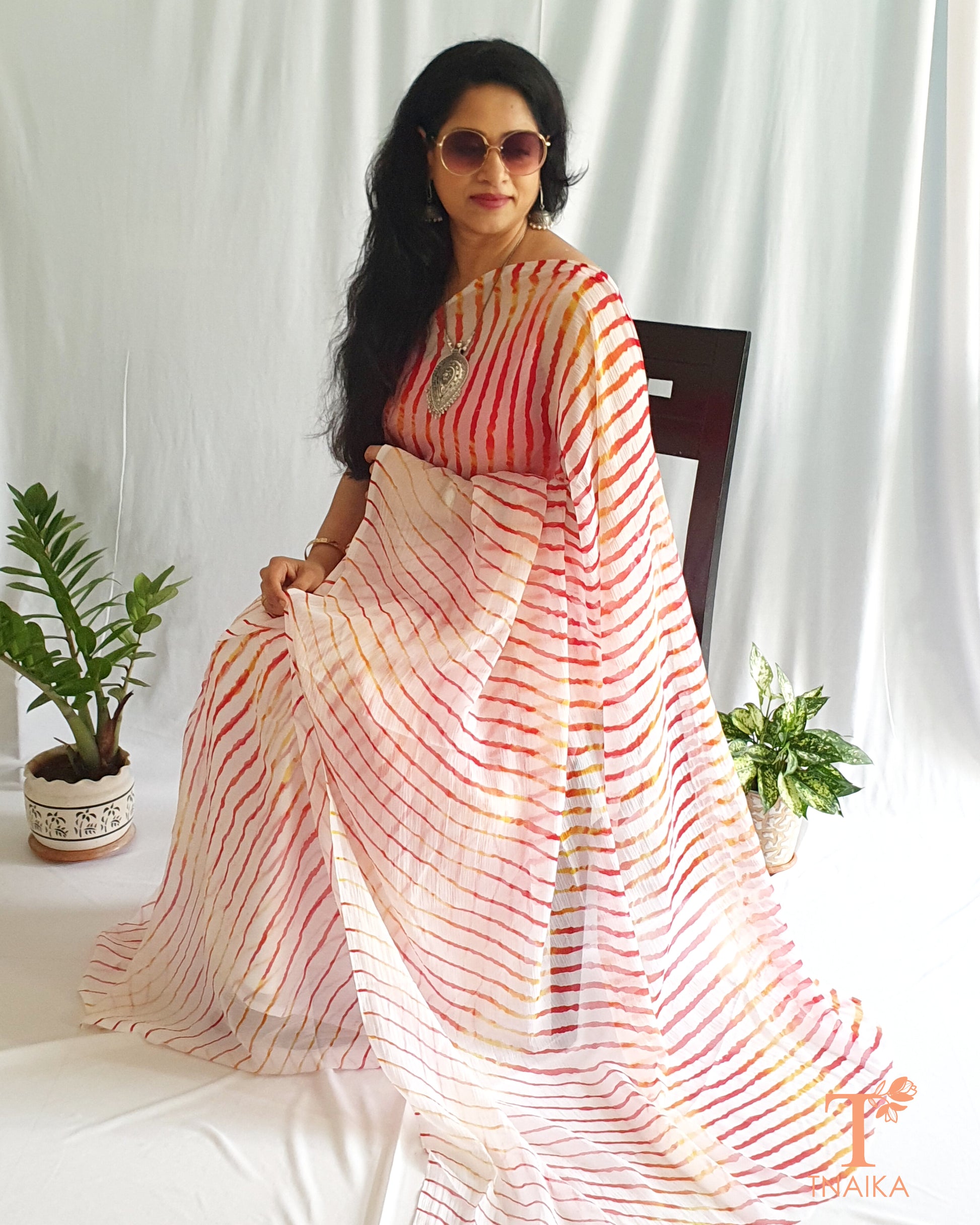 buy chiffon sarees online flowy chiffon saree sheer chiffon saree summer chiffon saree lightweight chiffon saree designer chiffon saree printed chiffon saree embroidered chiffon saree party wear chiffon saree chiffon sarees  affordable chiffon sarees best chiffon saree near me affordable chiffon sarees celebrity style saree karishma kapoor saree