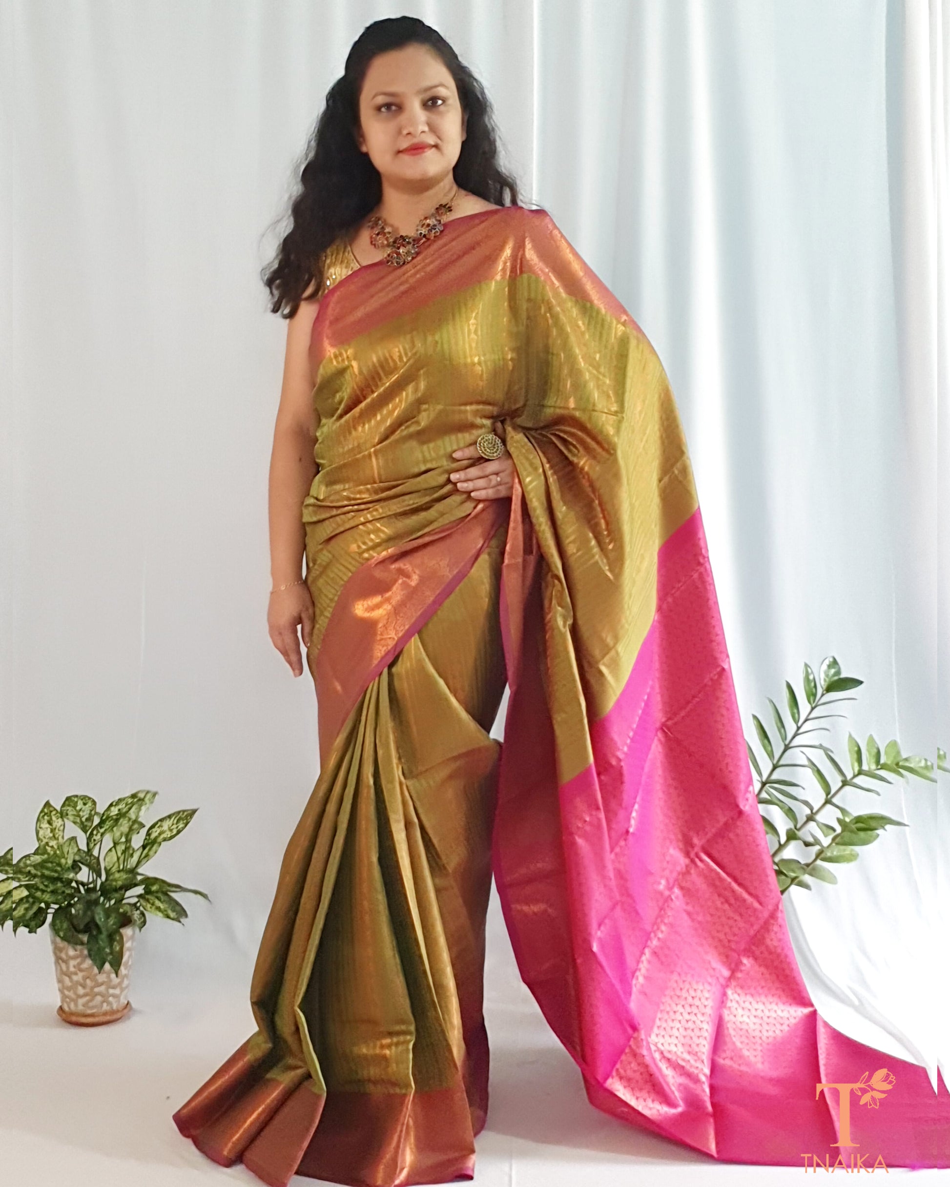 Pink floral saree design Summer cotton saree Casual wear saree Pink saree for women Buy pink cotton hand-painted floral saree online Pink cotton saree with hand-painted flowers for wedding Where to buy a unique hand-painted saree Most comfortable cotton saree for summer Stylish pink floral saree designs