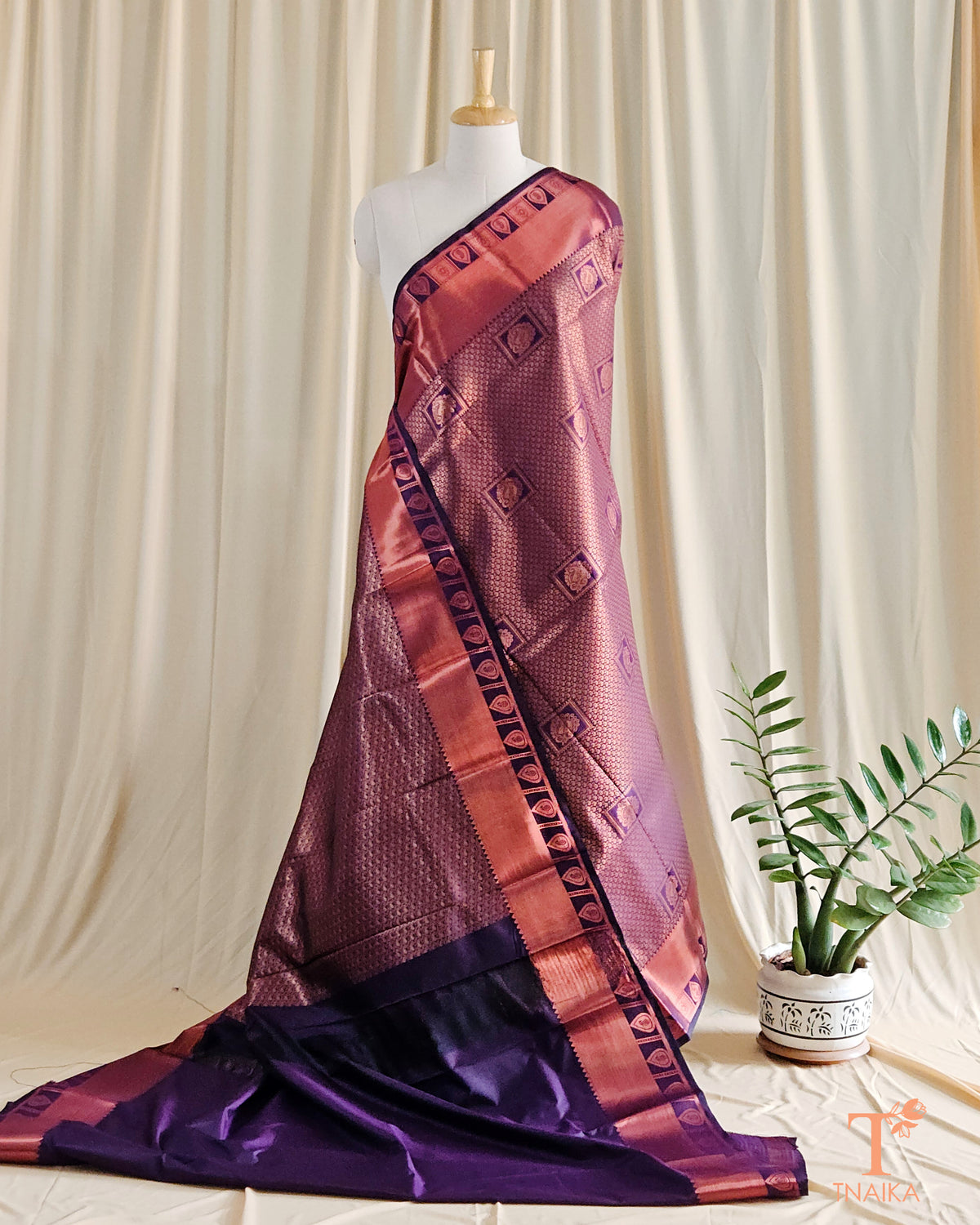 Patu Examples Texture Pattu Silk Saree | Traditional Weave with Rich Texture & Design – Tnaika™