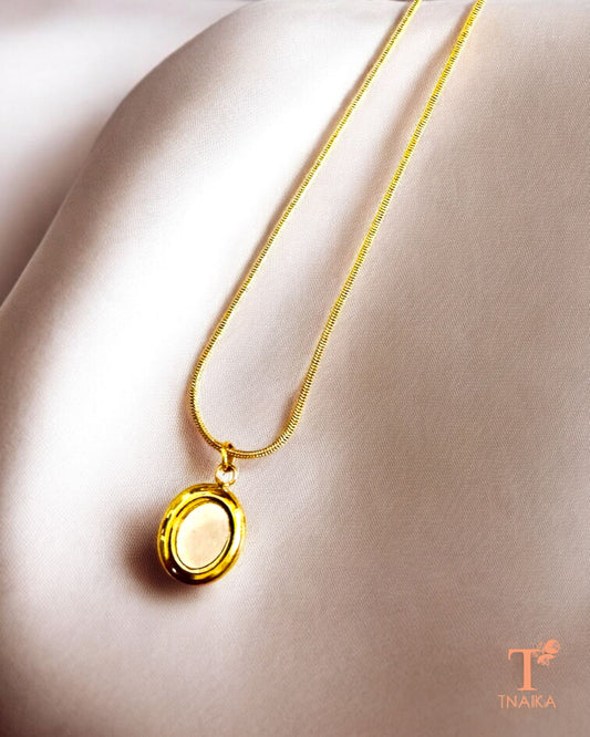 Waterproof necklace
Anti-tarnish necklace
Sleek necklace
Minimalist necklace
Durable necklace
Tarnish-resistant necklace
Water-resistant necklace
Everyday necklace
Long-lasting necklace
No-fade necklace Modern necklace
Elegant necklace
Chic necklace
Simple necklace
Delicate necklace
Thin necklace
Streamlined necklace
Contemporary necklace
Classic necklace
Understated necklace