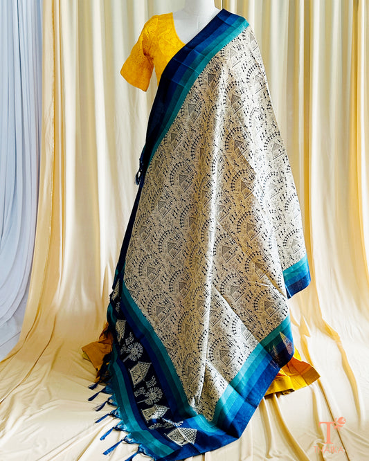 Lightweight Warli print dupatta featuring tribal folk motifs, perfect for layering with ethnic wear.