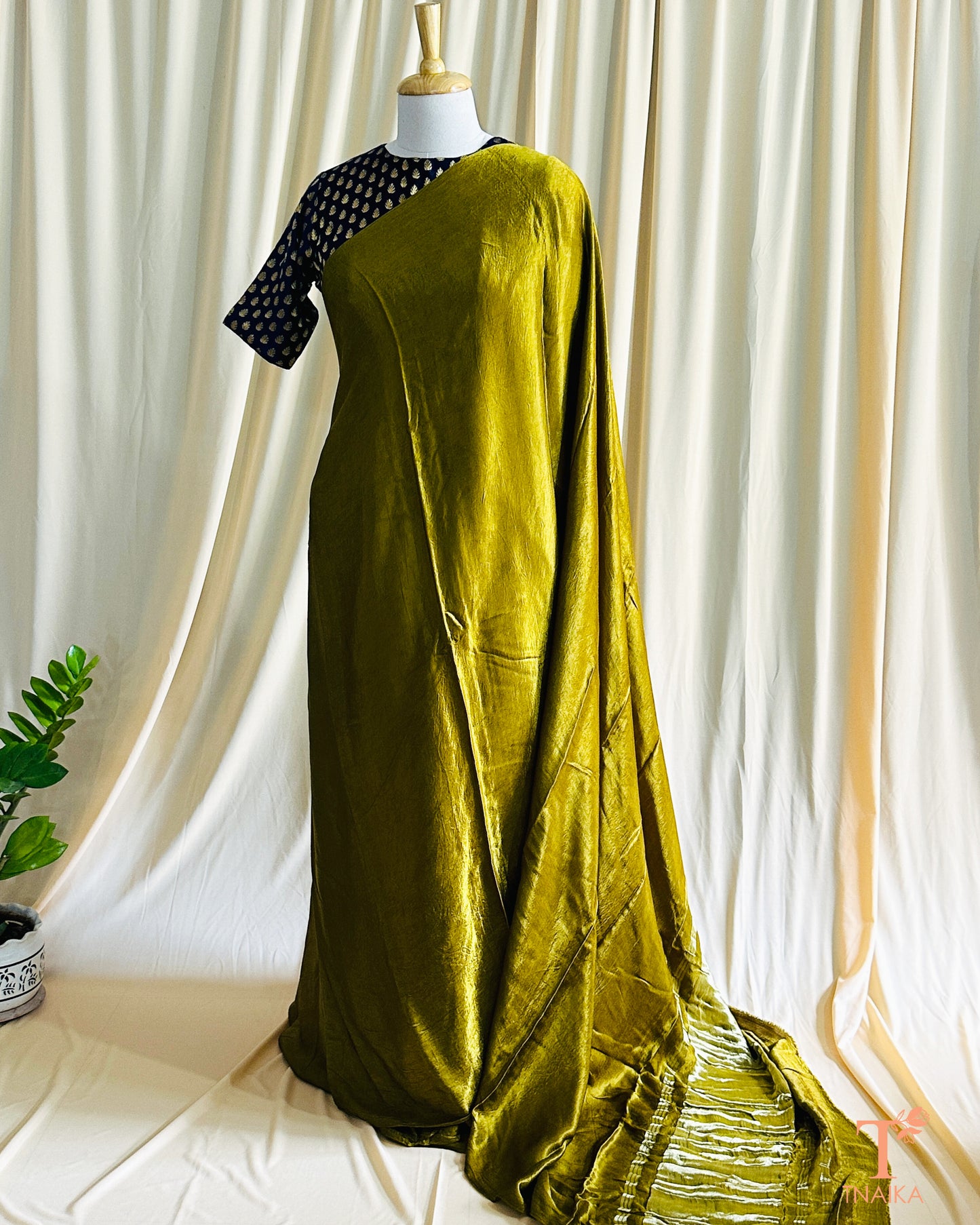 Mandovi Plain Modal Silk Saree - Mehendi Green