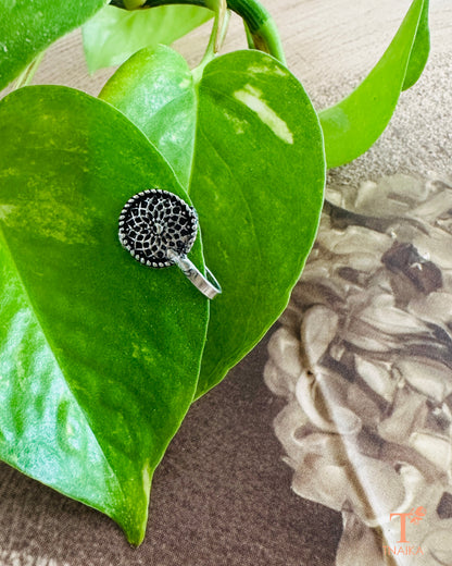 Simple nath nose pin in minimal traditional design