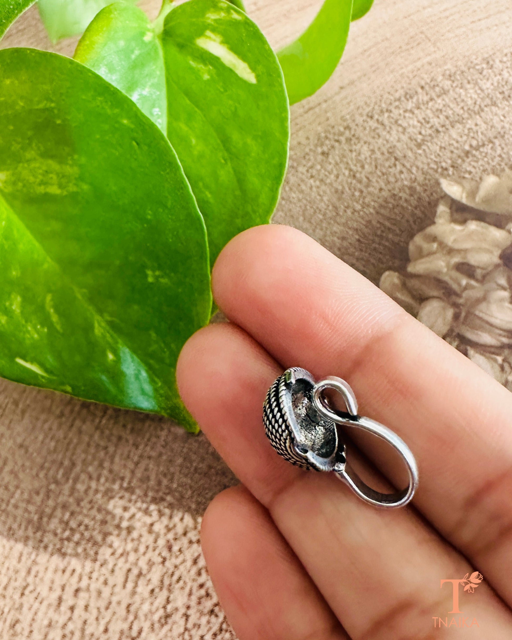 Daily wear nose pin for women in lightweight style