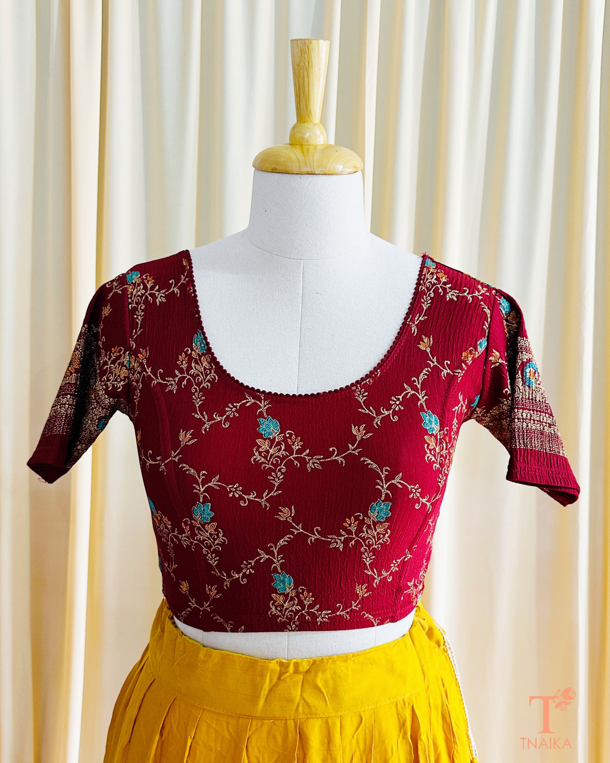 Stretchable blouse in versatile fit, designed to pair with sarees and lehengas