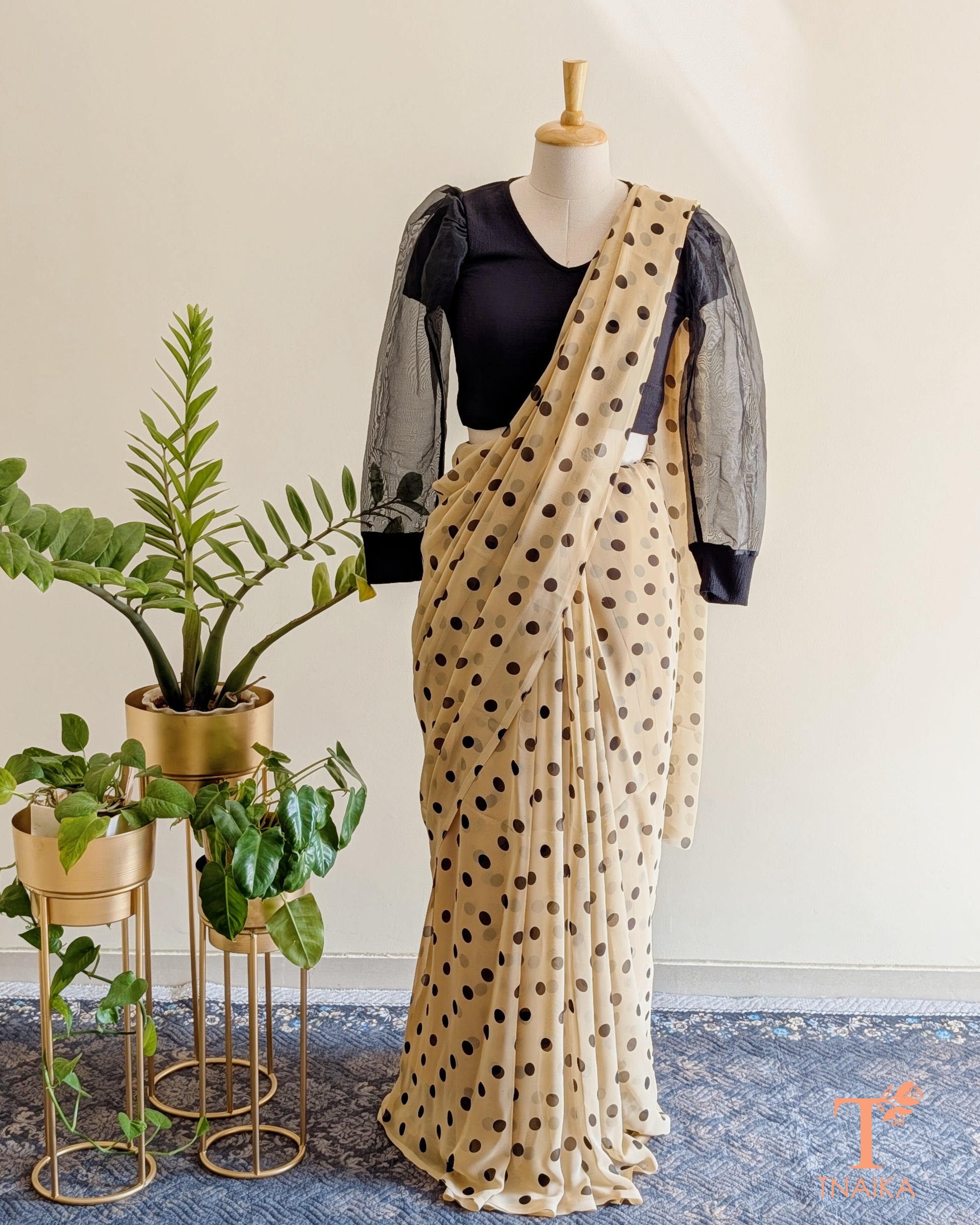 Polka dot georgette saree in soft lightweight fabric