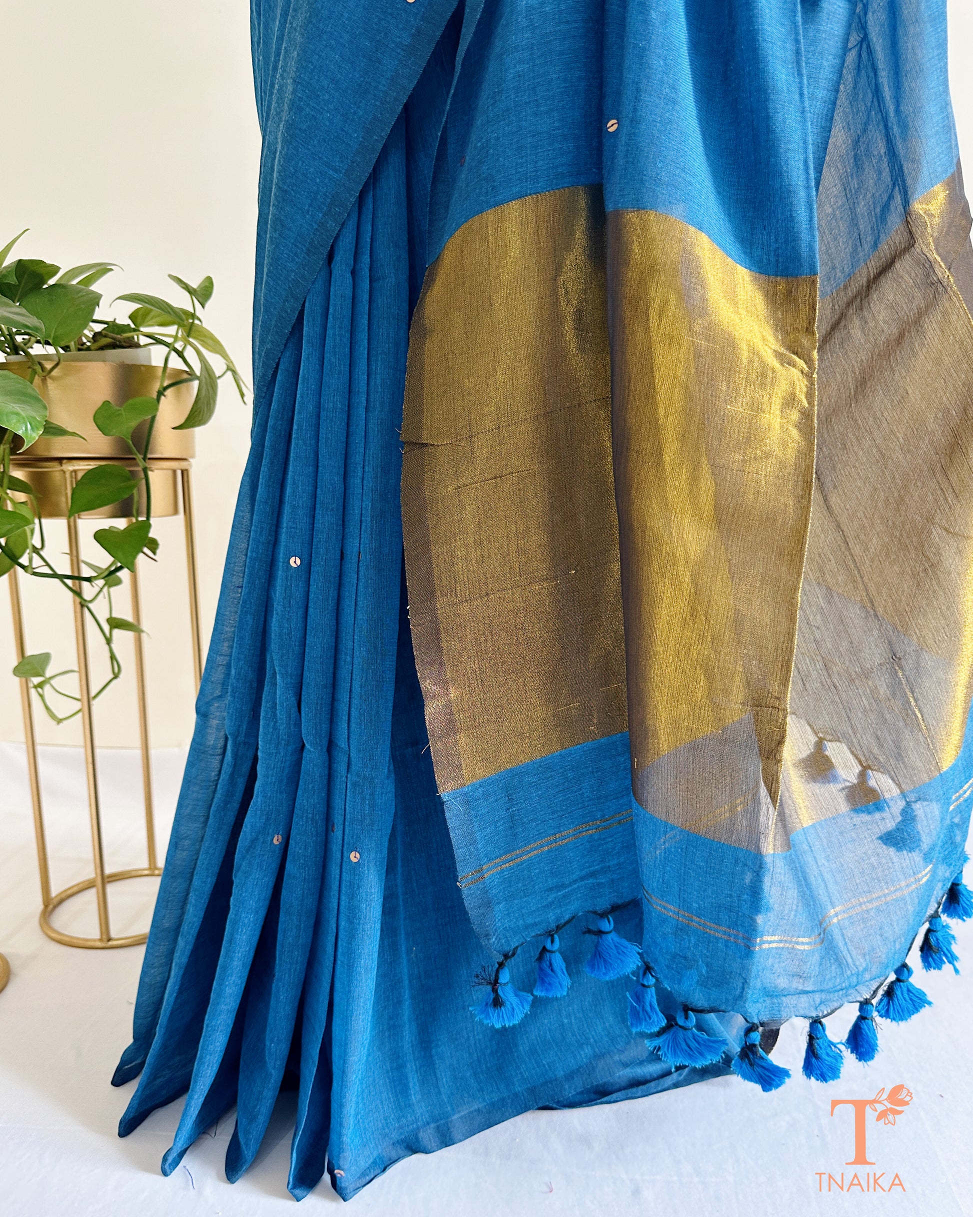 Festive cotton saree with shimmer foil tikki design and heavy tassels.