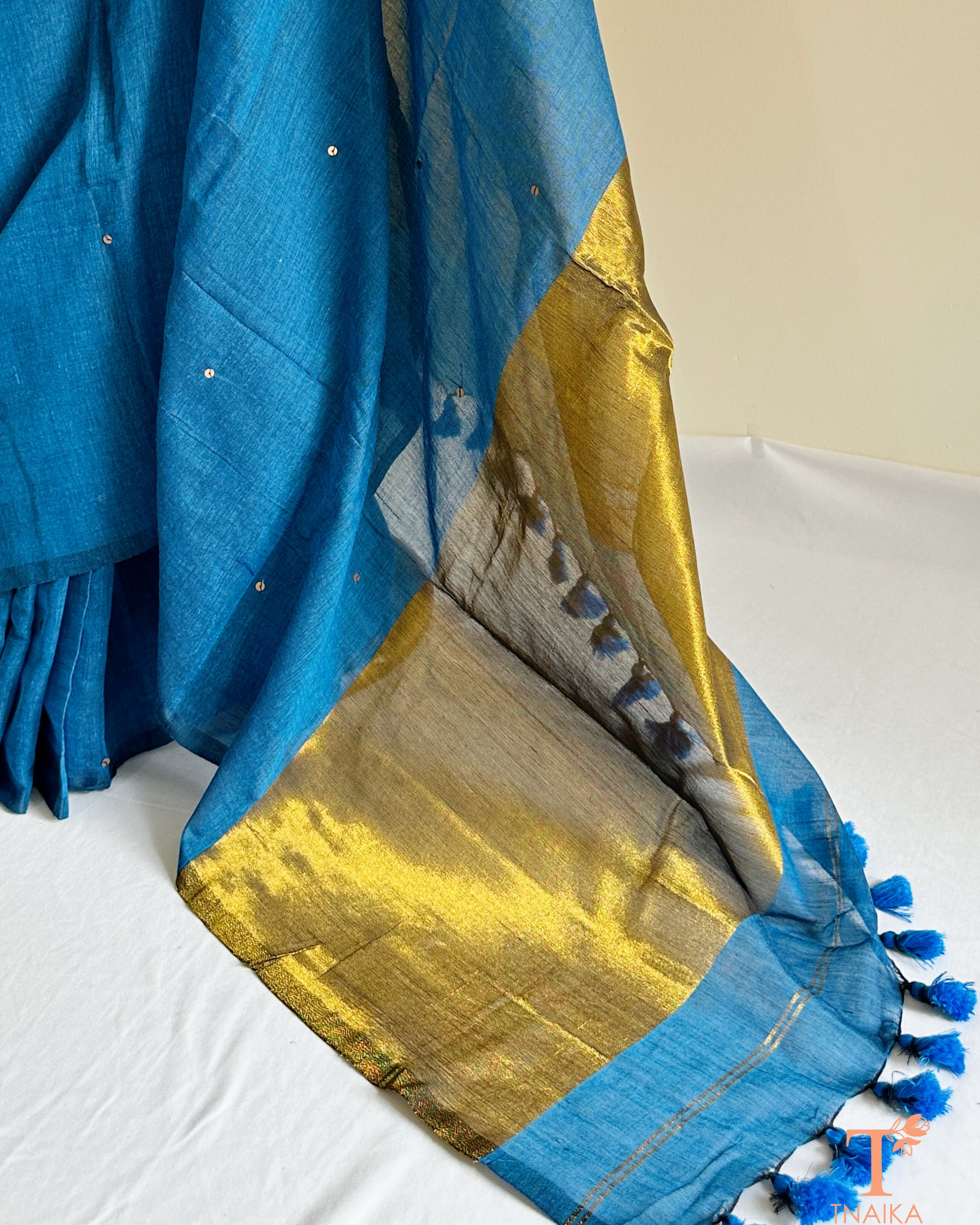 Cotton saree with golden tissue weave pallu and unstitched running blouse.