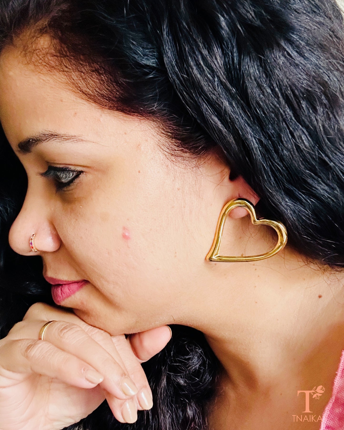 Gold heart outline earrings with anti-tarnish finish, modern minimal jewellery for everyday wear.