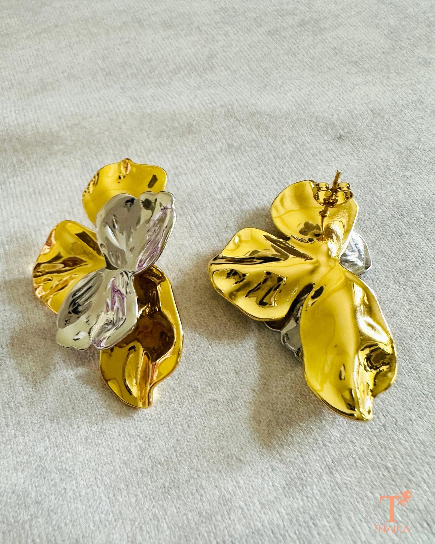Dual tone flower stud earrings in gold and silver, stylish anti-tarnish fashion jewellery.