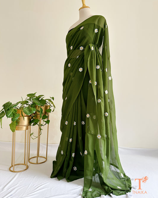 Parijat floral motif georgette saree with blouse fabric