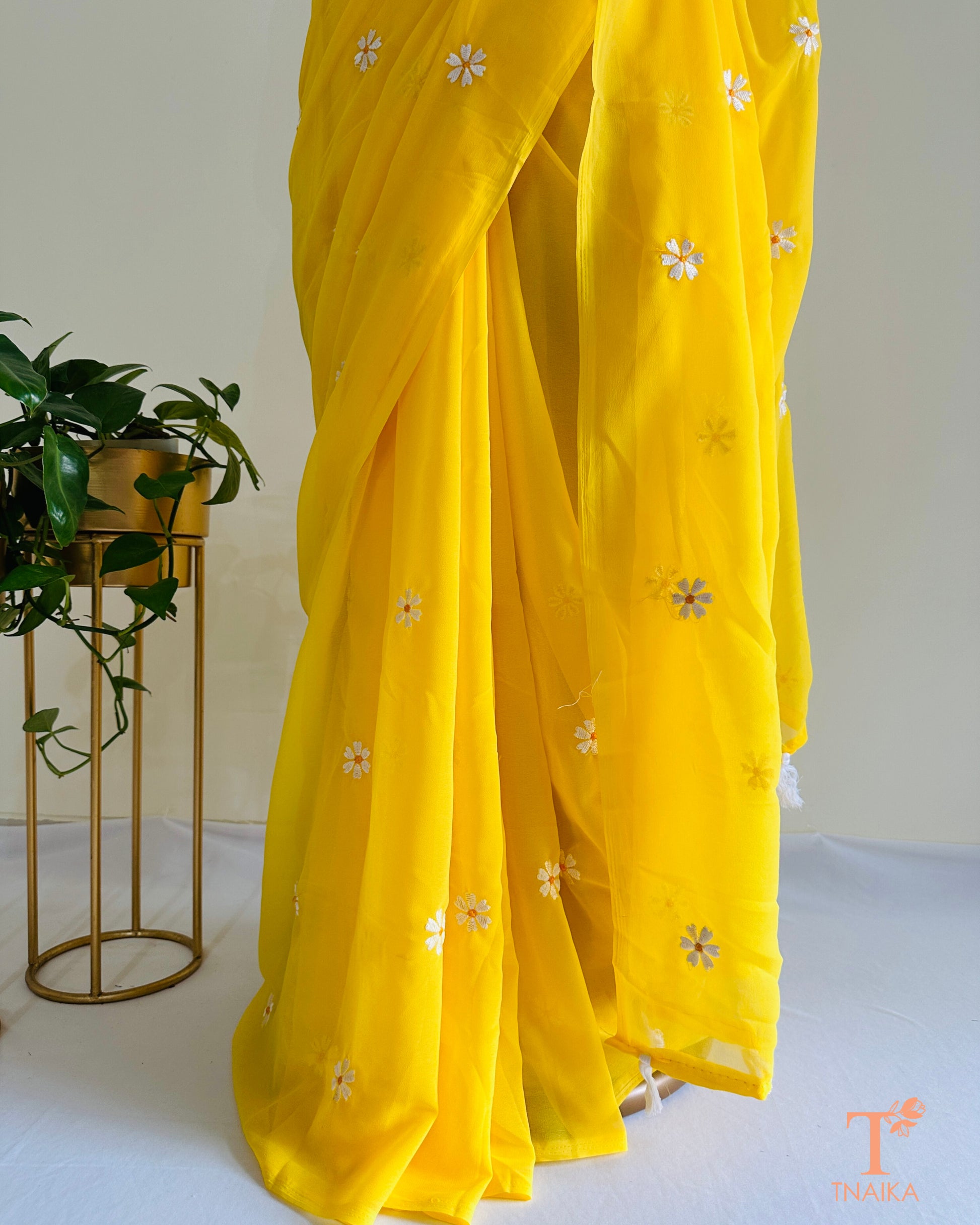 Parijat flower butti georgette saree with separate unstitched blouse