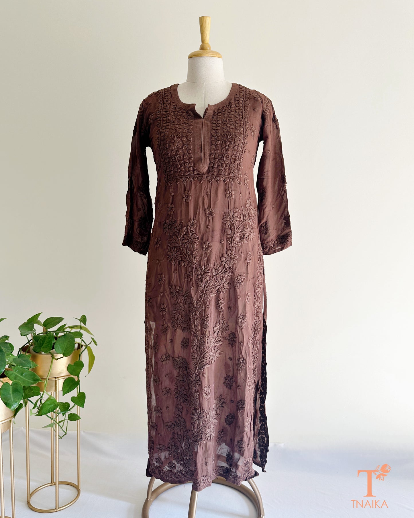 Aarvi Viscose 3D Chikankari Kurti