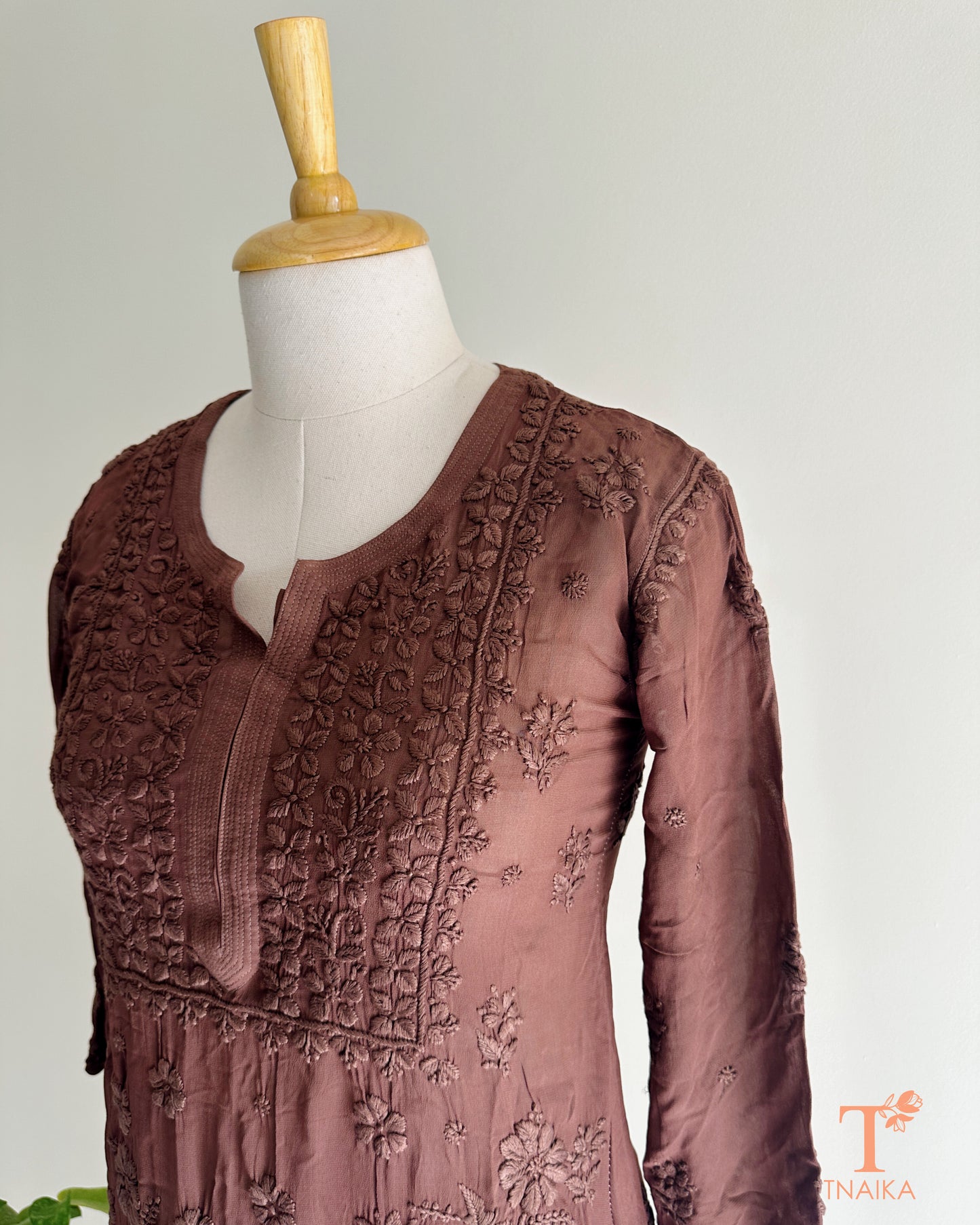 Aarvi Viscose 3D Chikankari Kurti