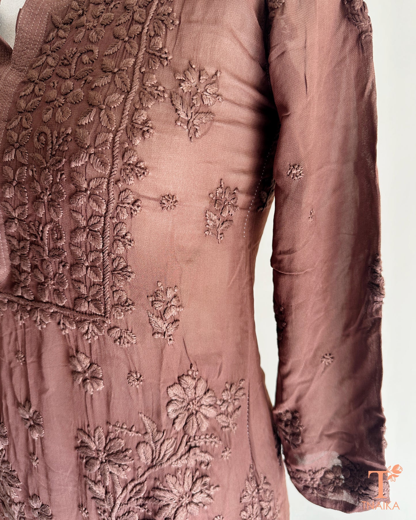 Aarvi Viscose 3D Chikankari Kurti