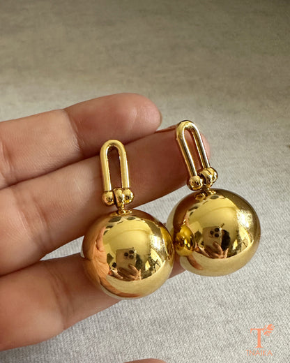 Lightweight anti-tarnish gold earrings with polished finish
