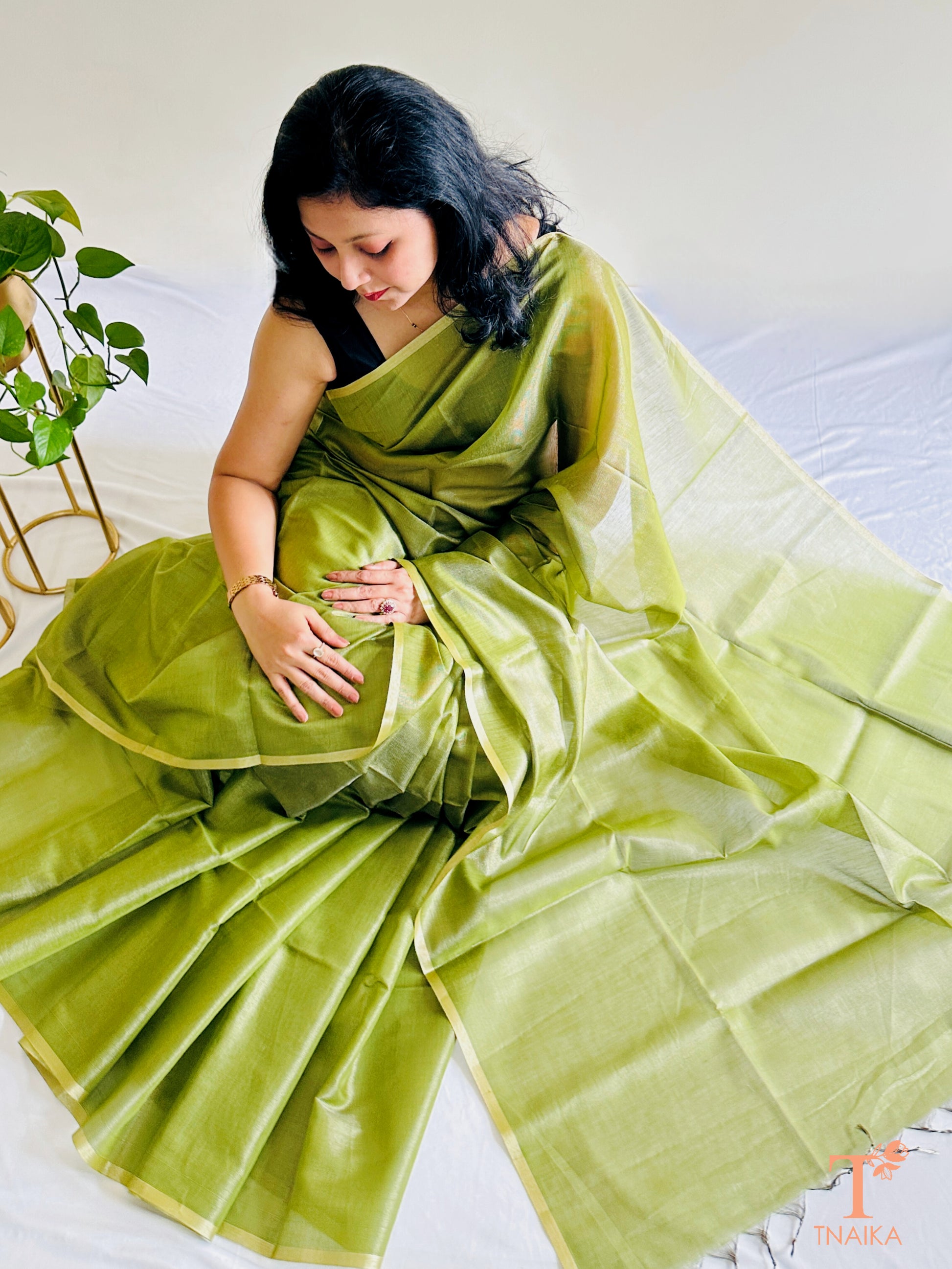 Chanderi tissue silk saree in green shade with lightweight drape