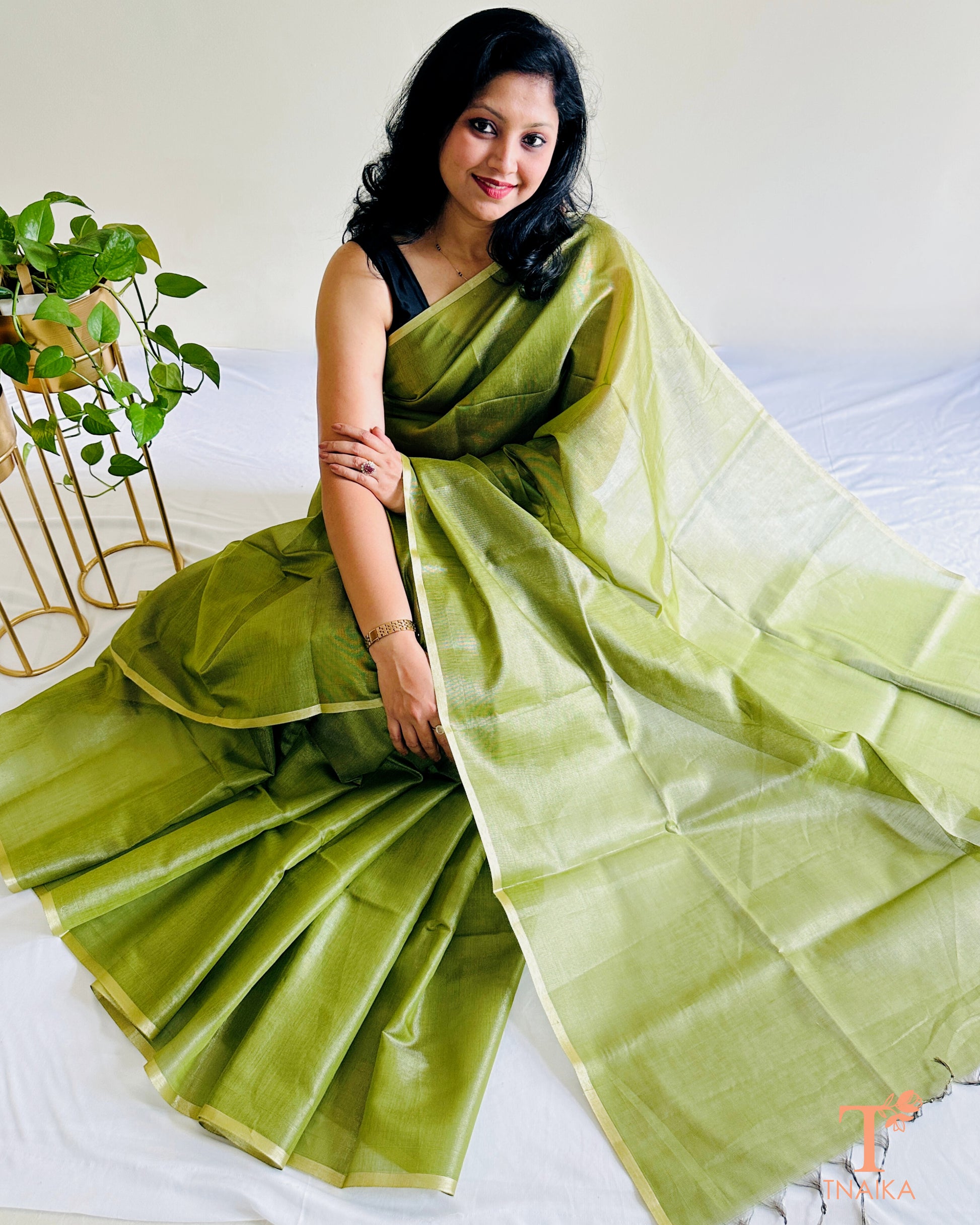 Green Chanderi tissue silk saree featuring smooth texture and sheen