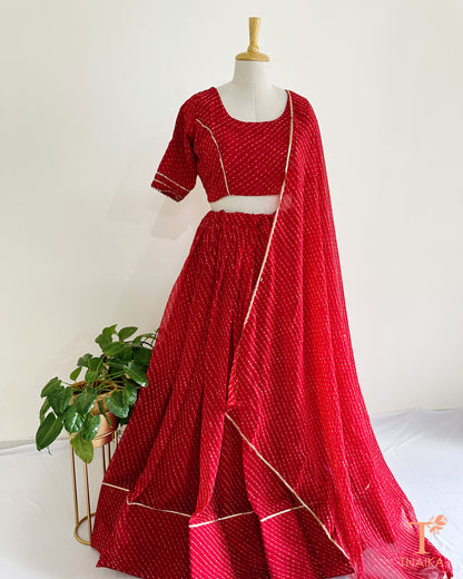 Vibrant Leheriya georgette lehenga featuring lace detailing, ideal for weddings and festive occasions