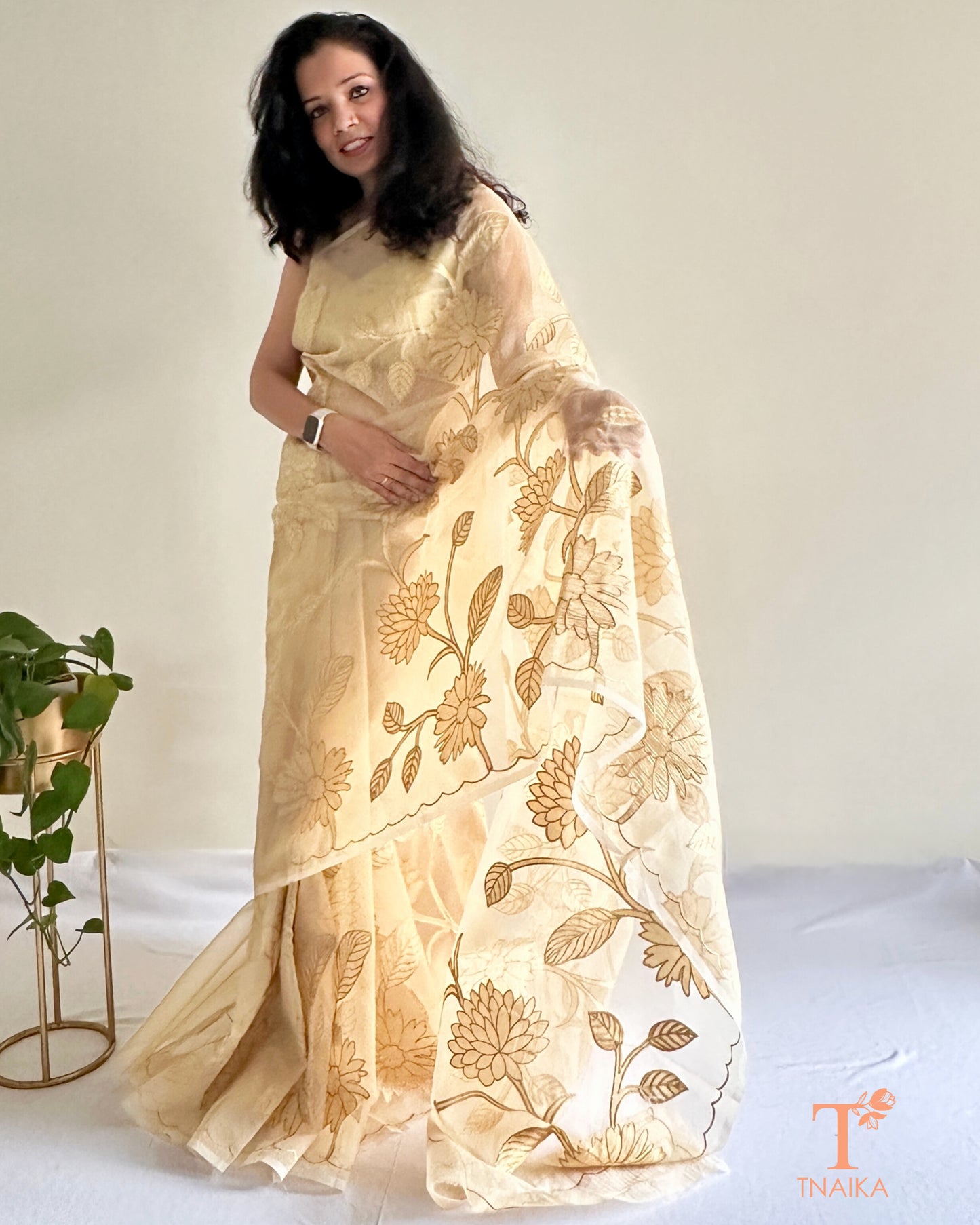 Premium organza saree with scalloped border