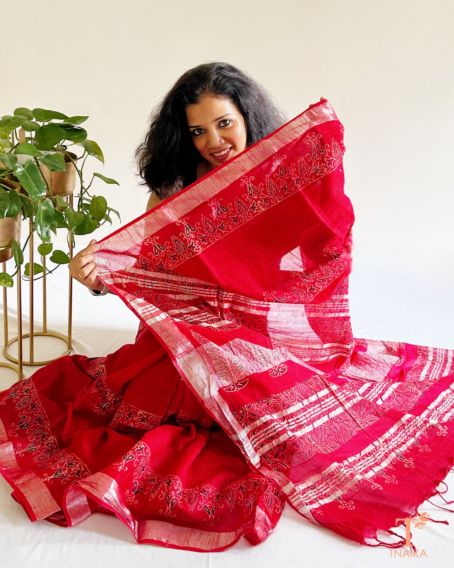 lightweight crimson cotton linen saree with printed pallu